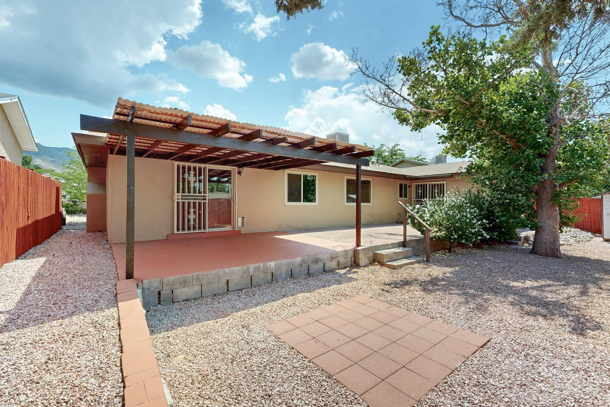 1917 Chelwood Park Boulevard NE