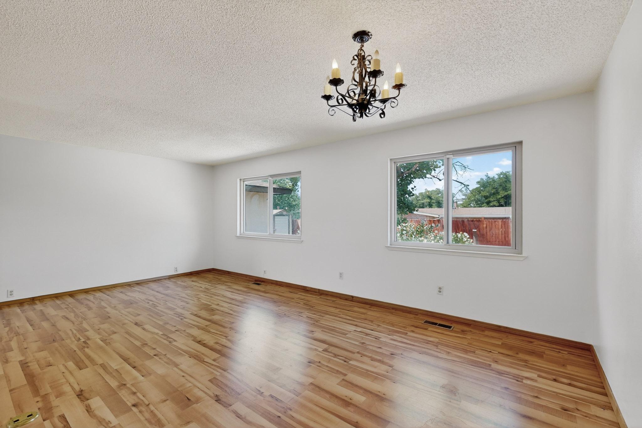 1917 Chelwood Park Boulevard NE