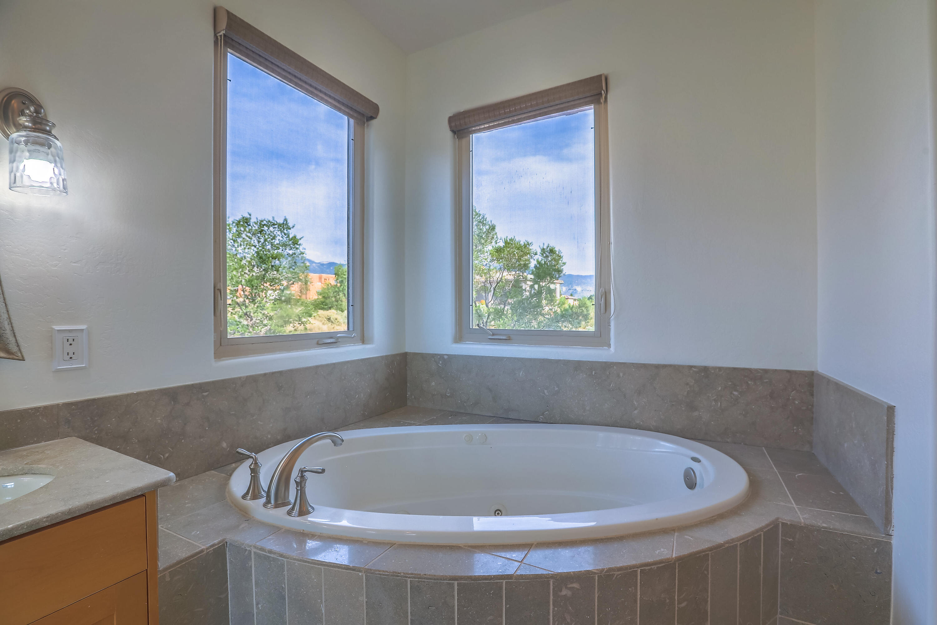 12101 EAGLE ROCK Avenue NE