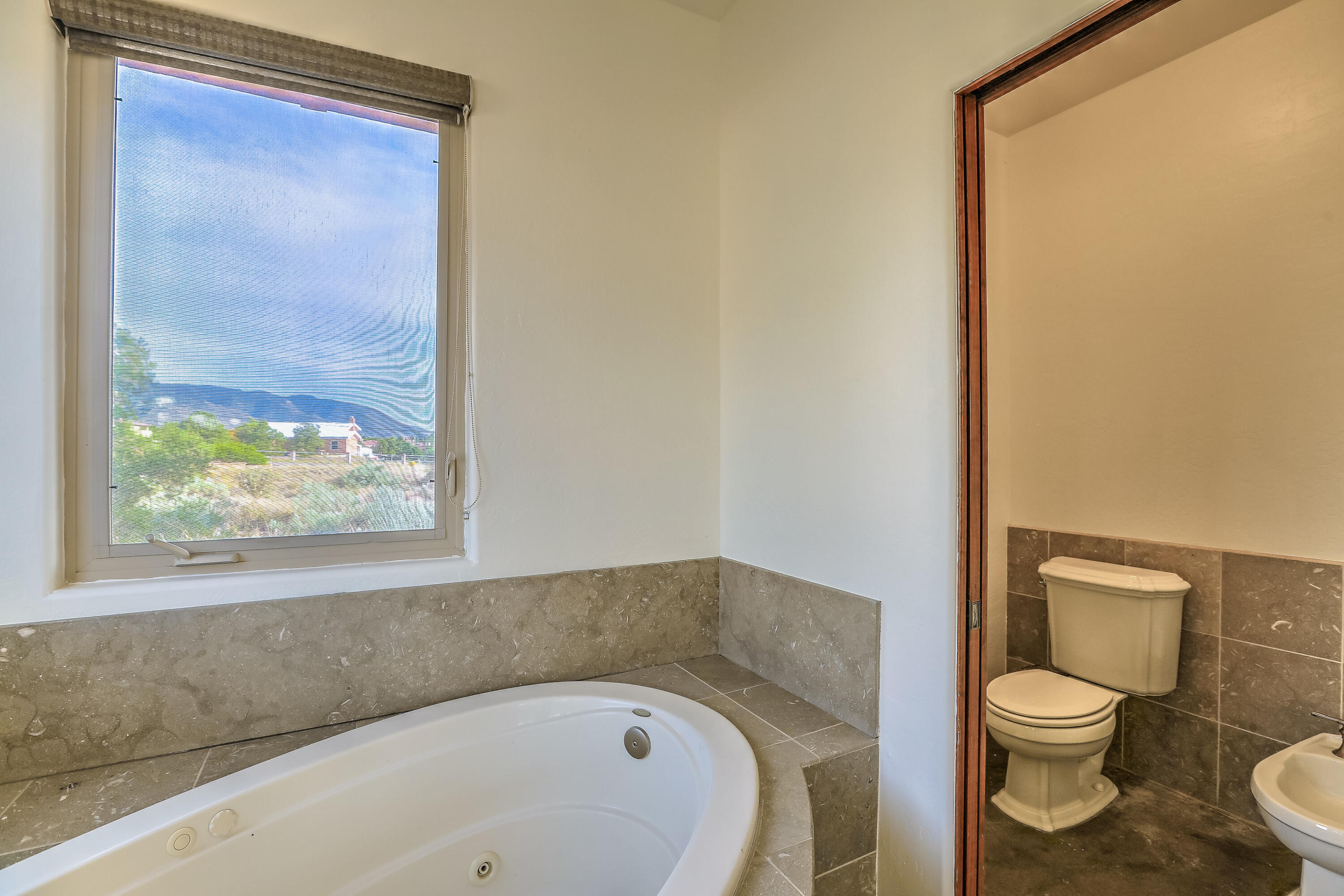 12101 EAGLE ROCK Avenue NE