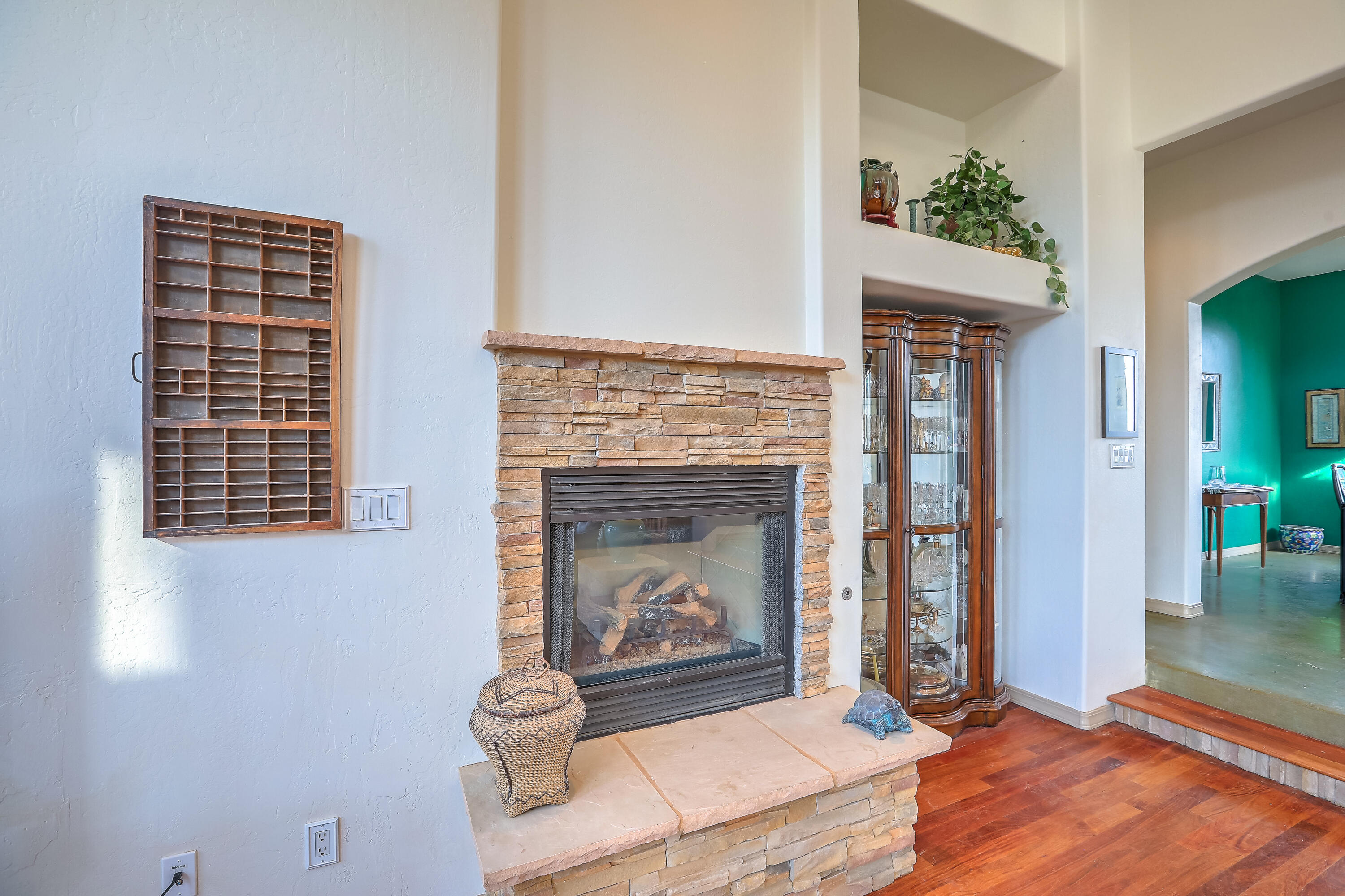 12101 EAGLE ROCK Avenue NE