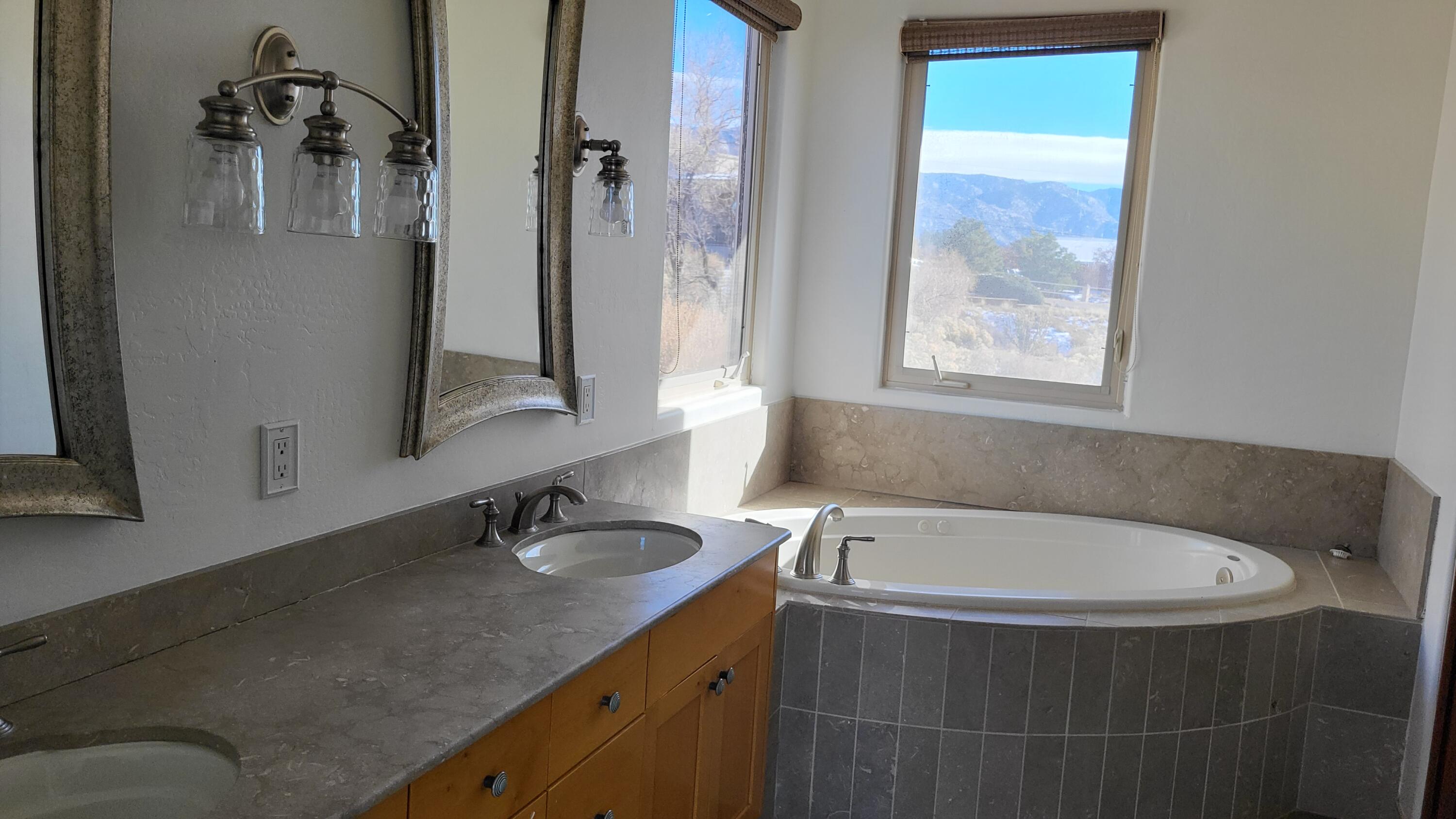 12101 EAGLE ROCK Avenue NE