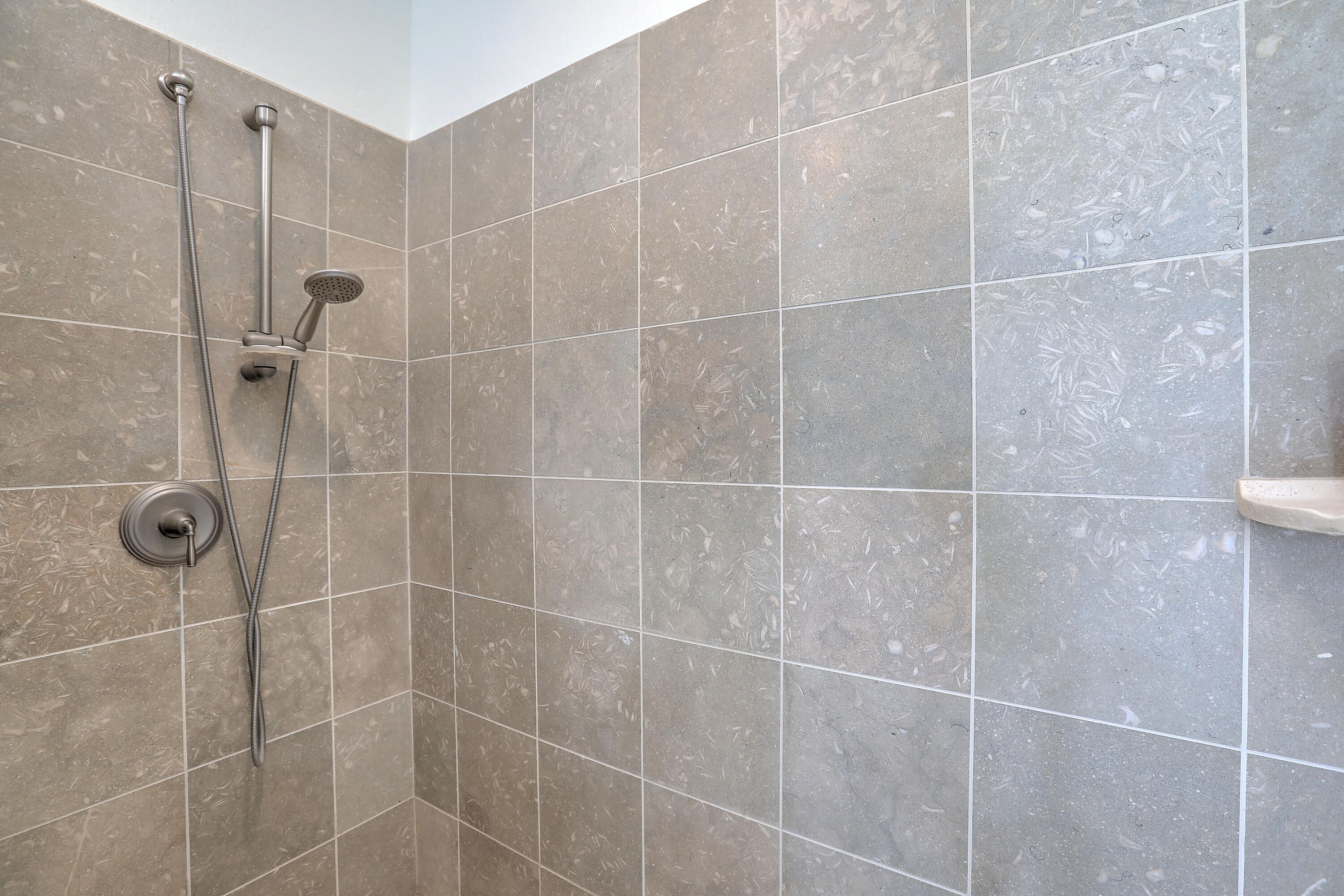 12101 EAGLE ROCK Avenue NE