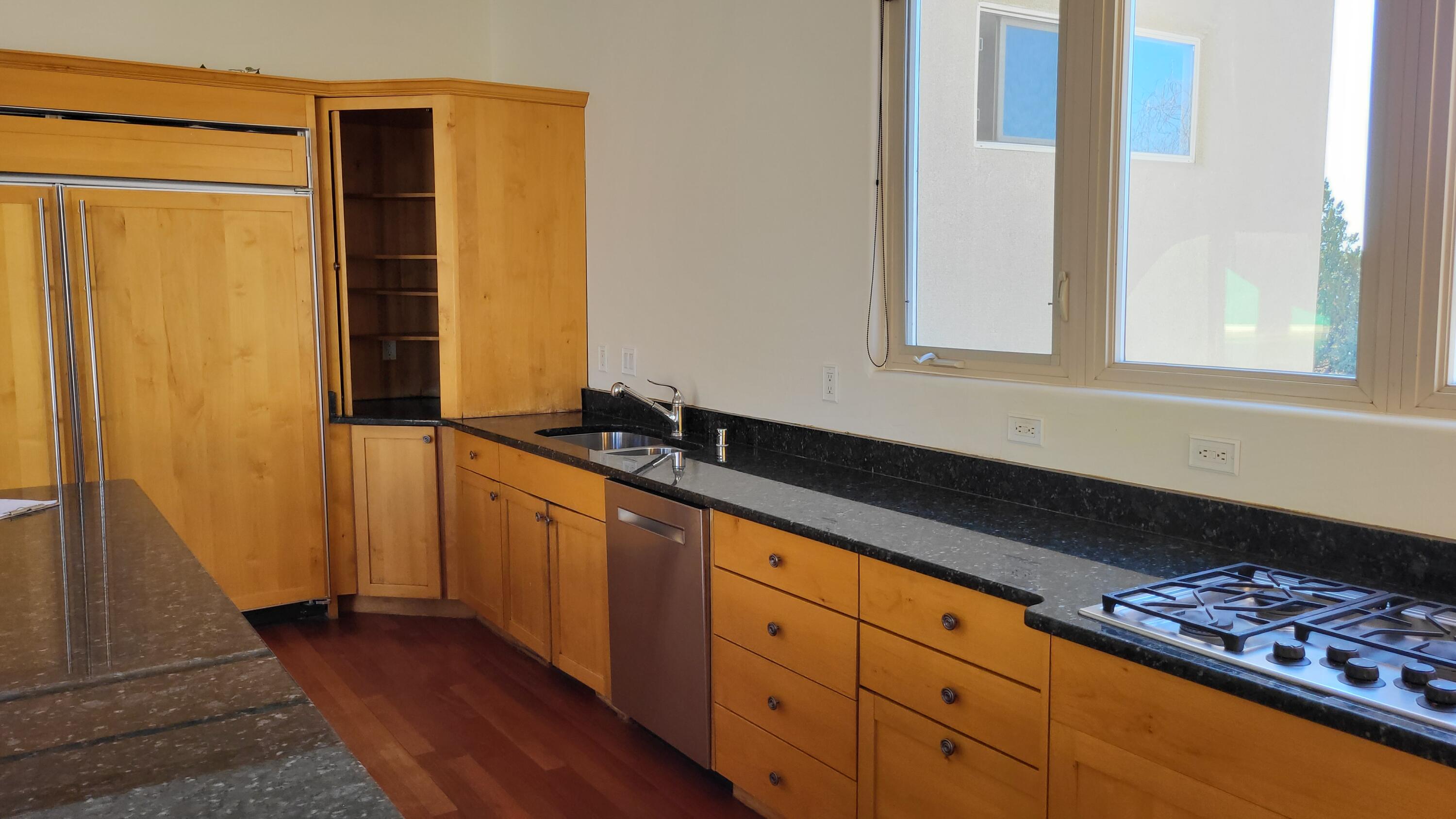 12101 EAGLE ROCK Avenue NE