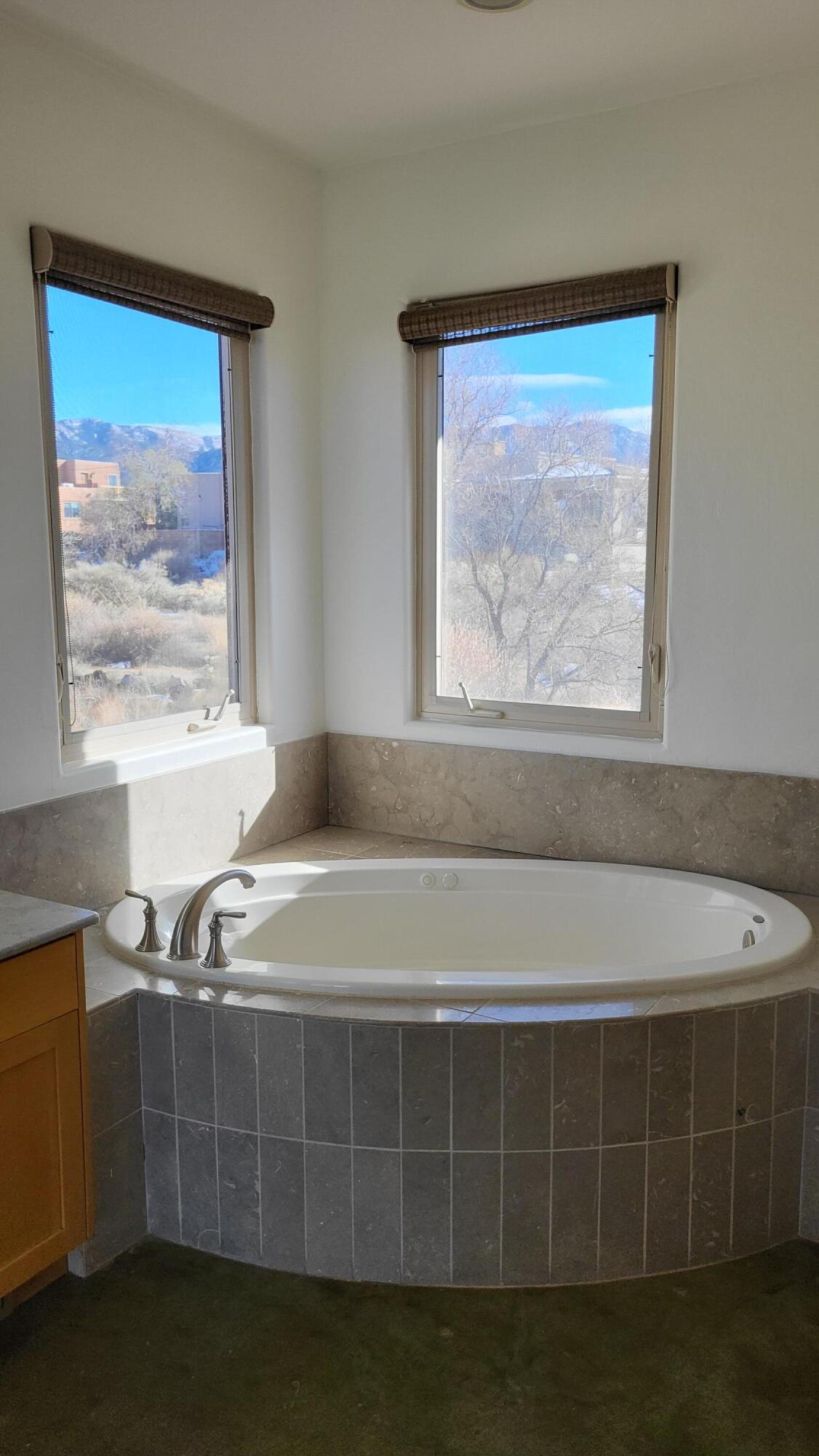 12101 EAGLE ROCK Avenue NE