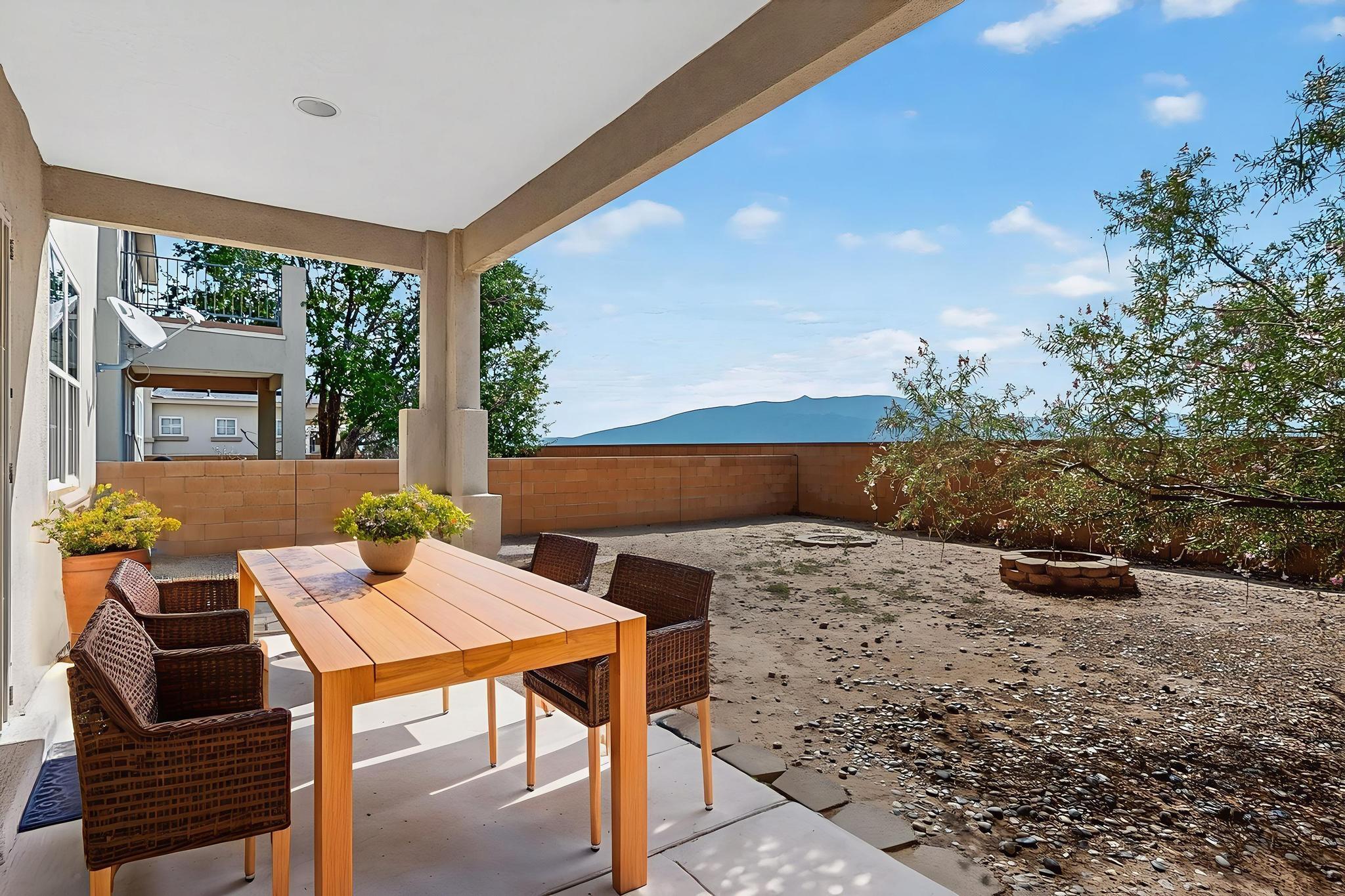 3820 BUCKSKIN Loop NE