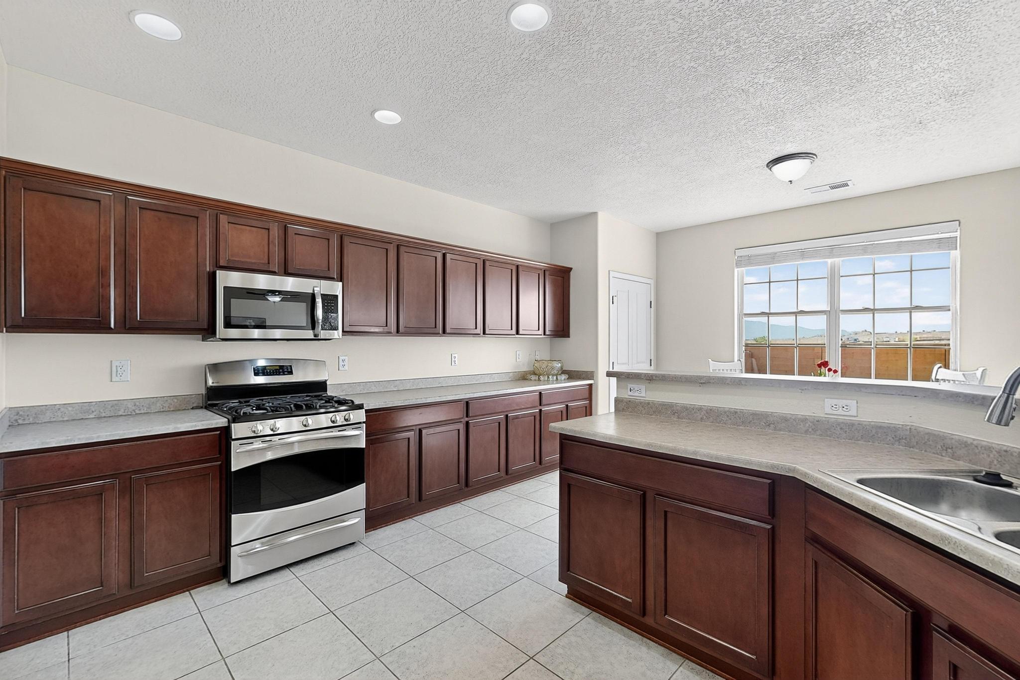 3820 BUCKSKIN Loop NE