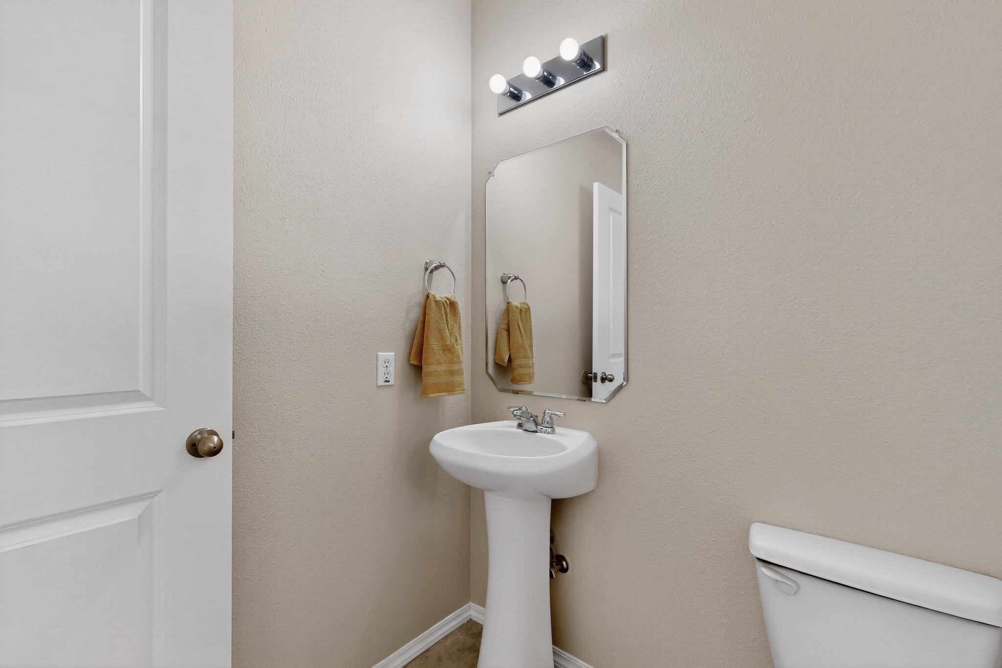 3820 BUCKSKIN Loop NE