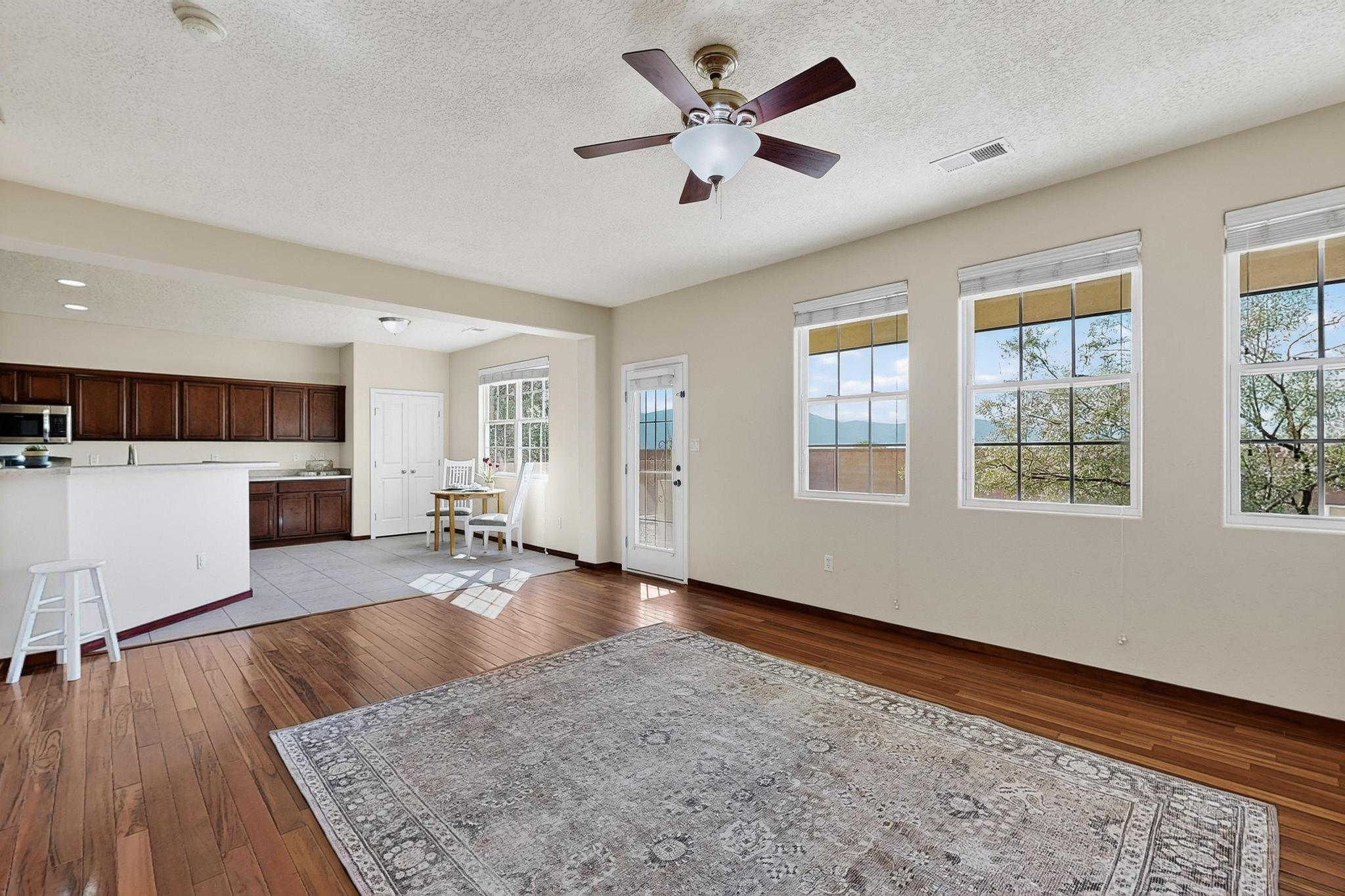 3820 BUCKSKIN Loop NE