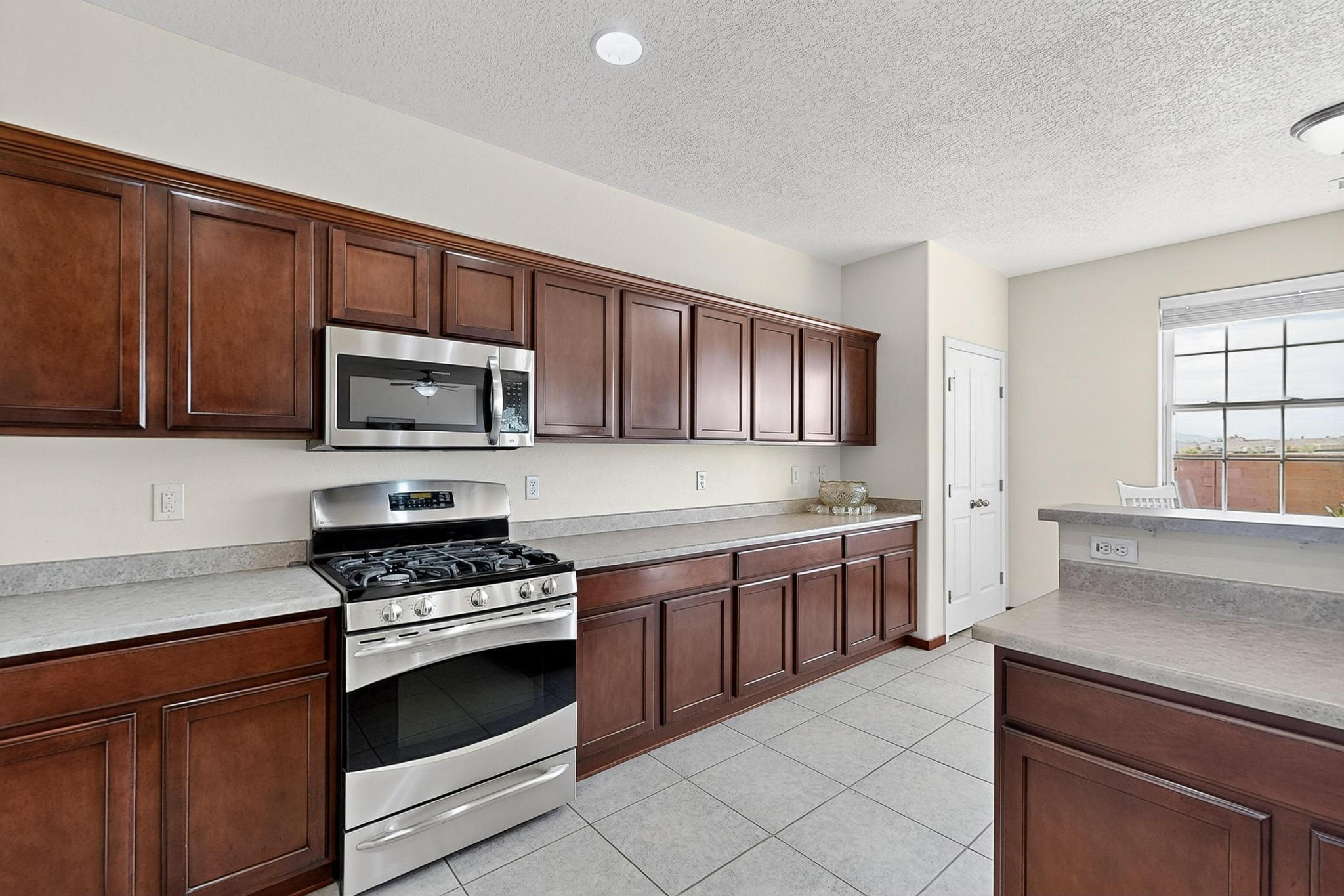 3820 BUCKSKIN Loop NE