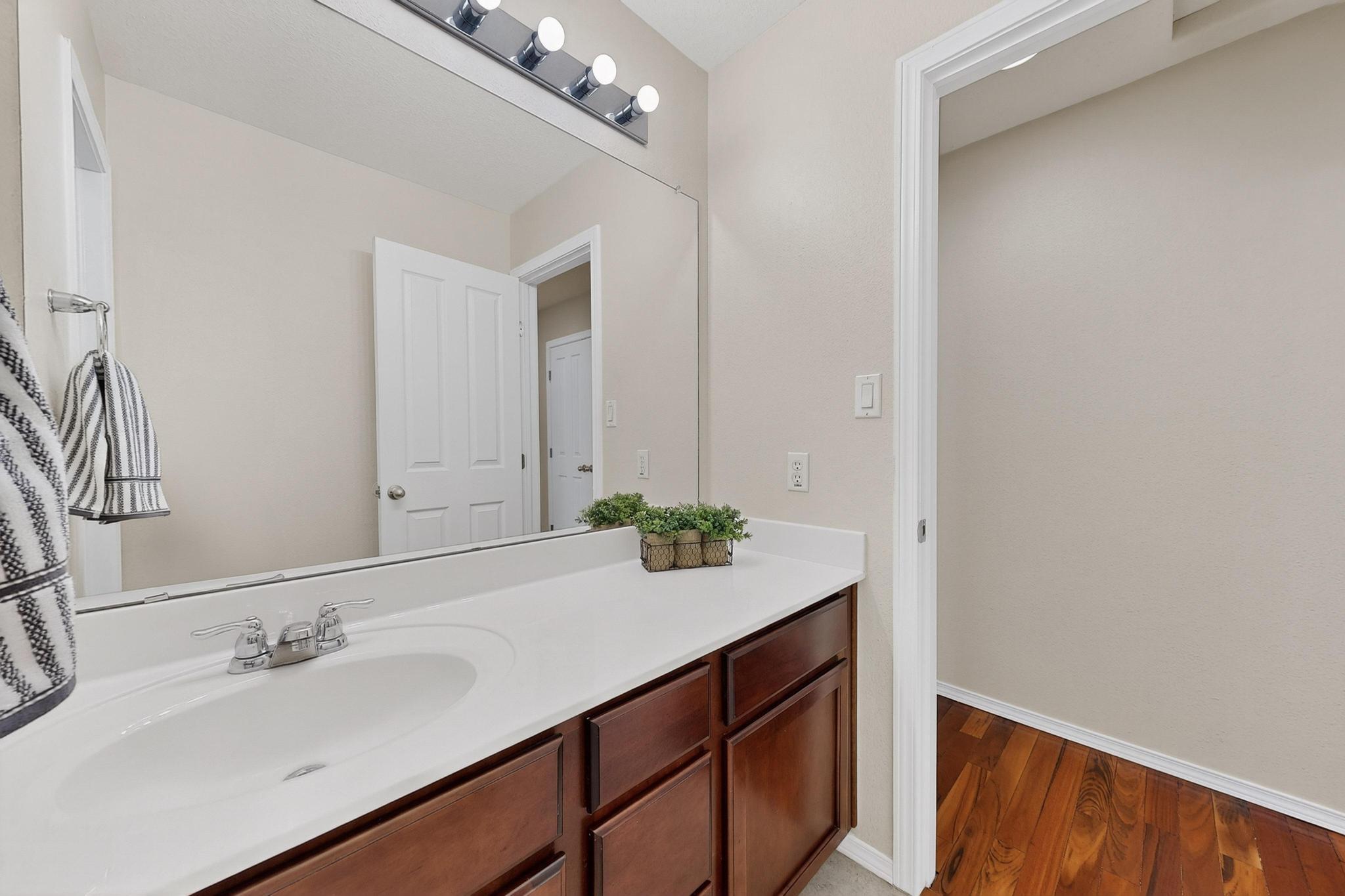 3820 BUCKSKIN Loop NE