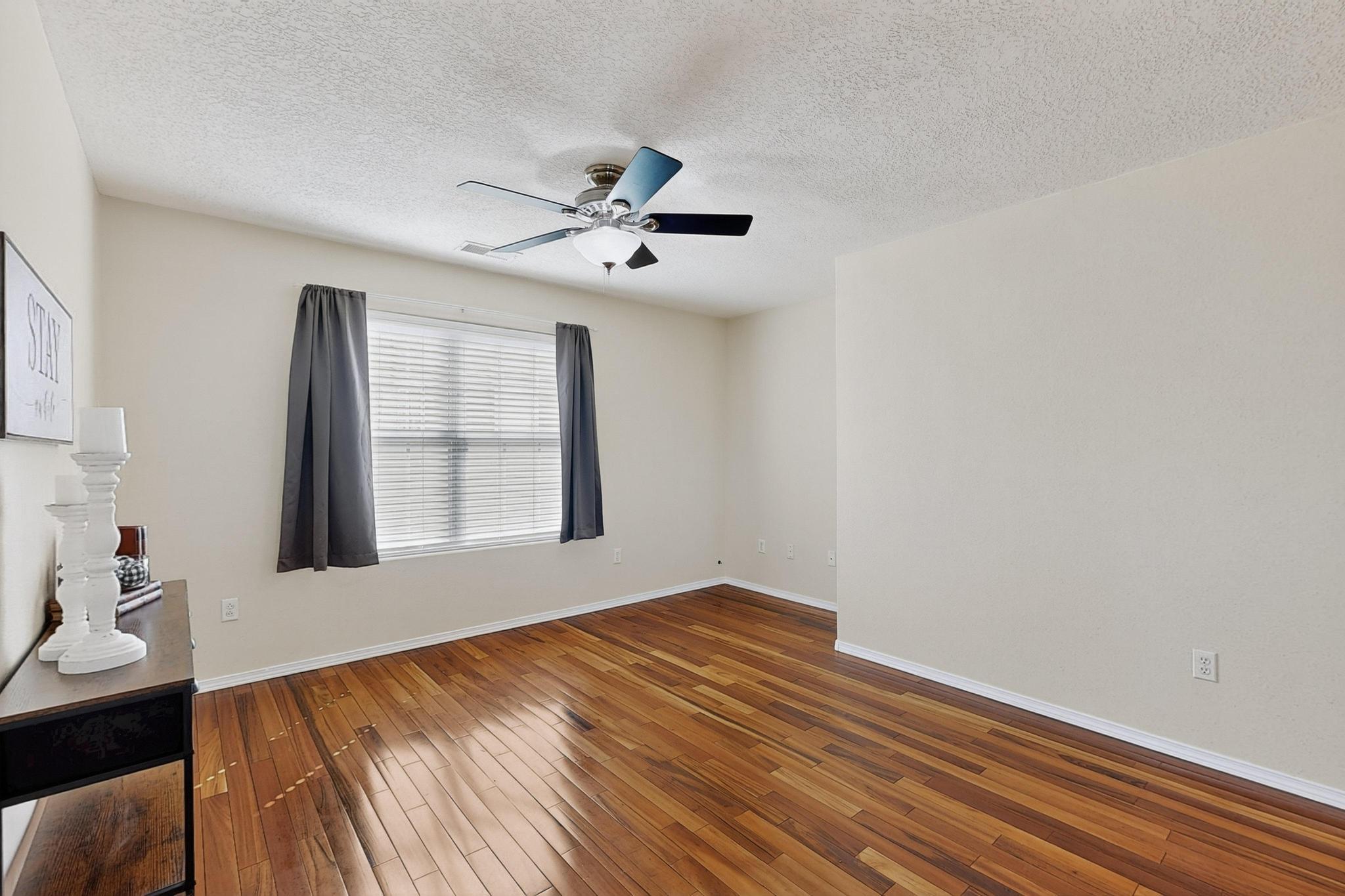 3820 BUCKSKIN Loop NE