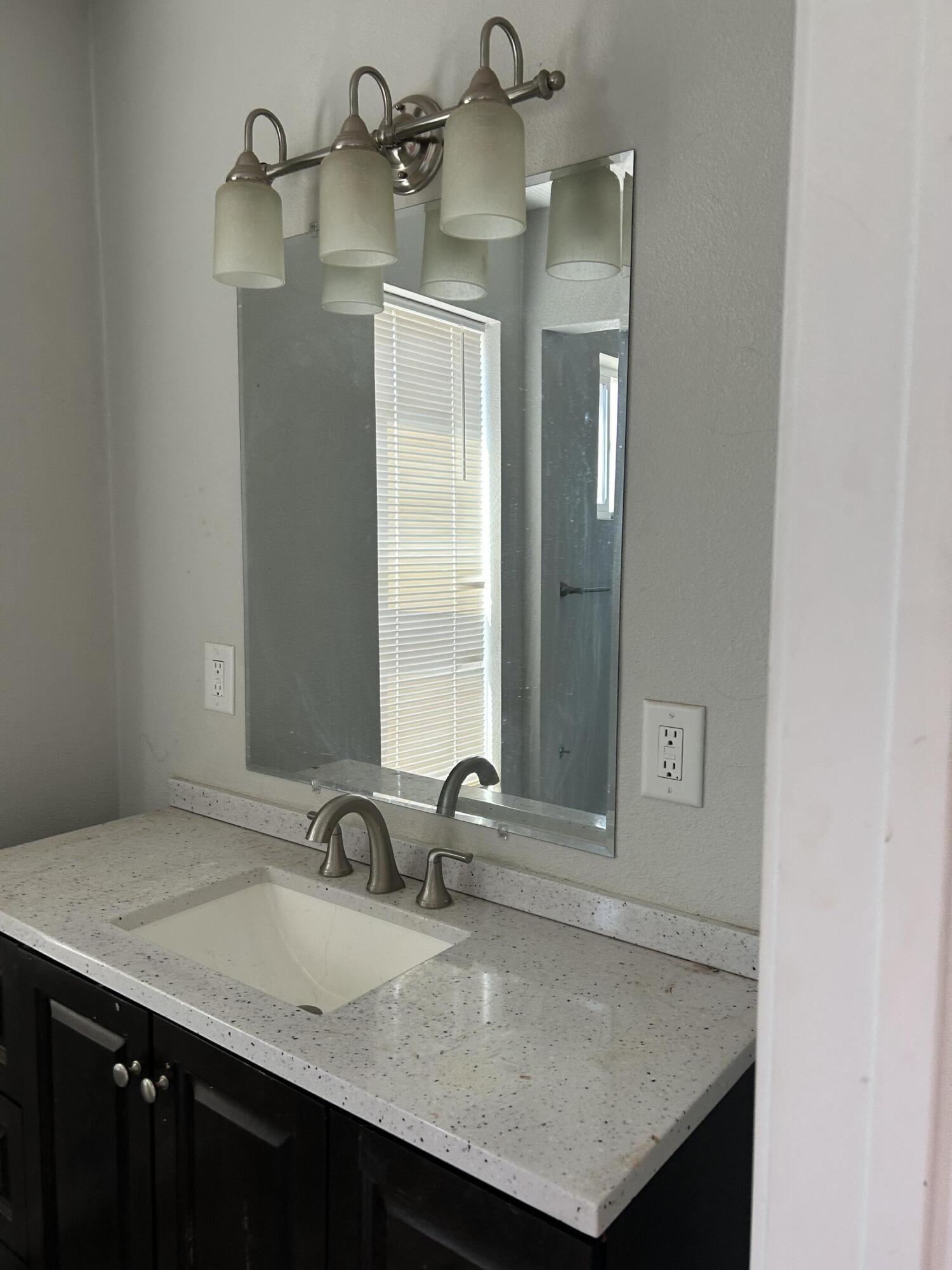 607 SANDIA VISTA Court SE