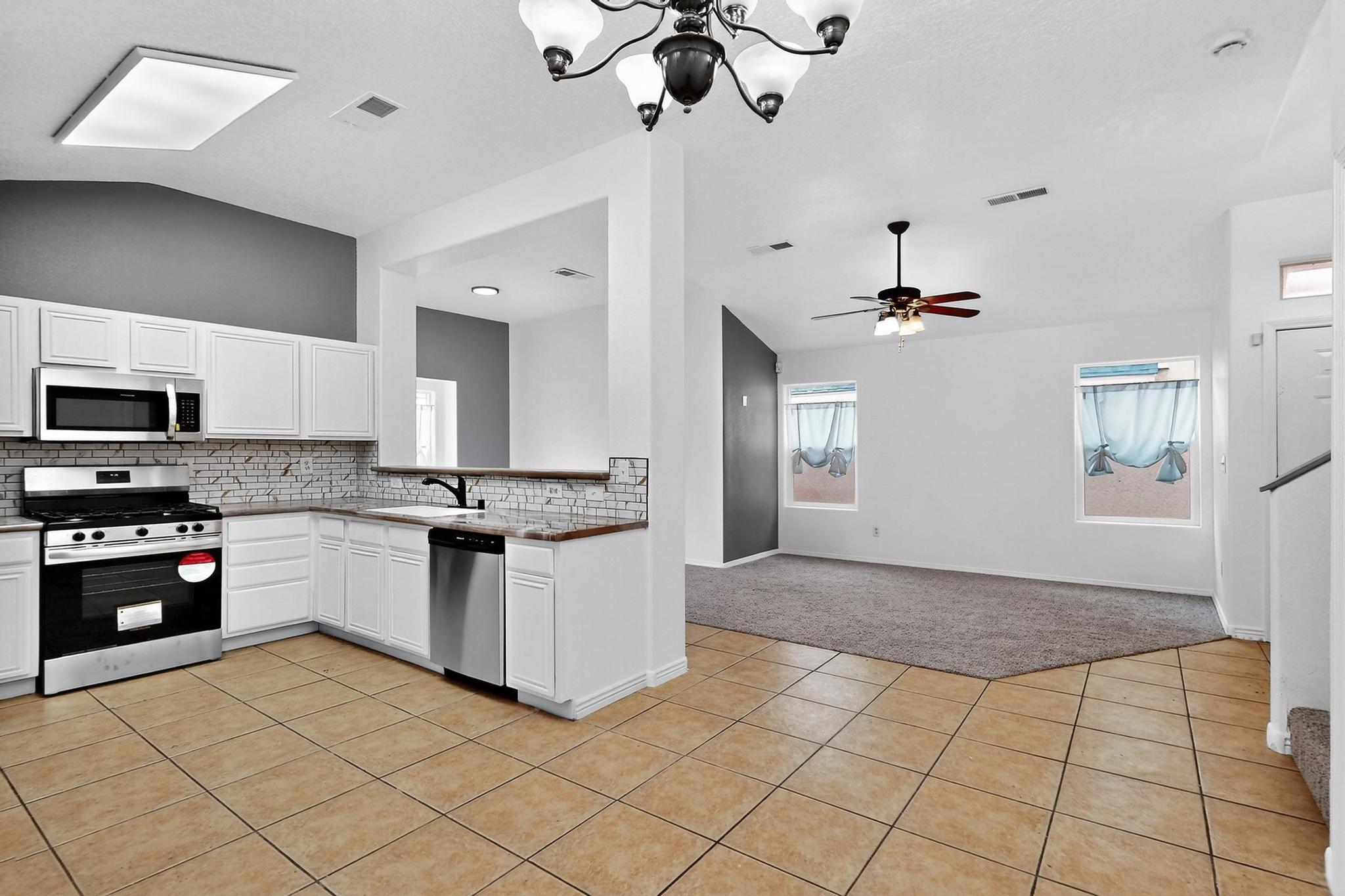 8409 GLYNVIEW Court NW