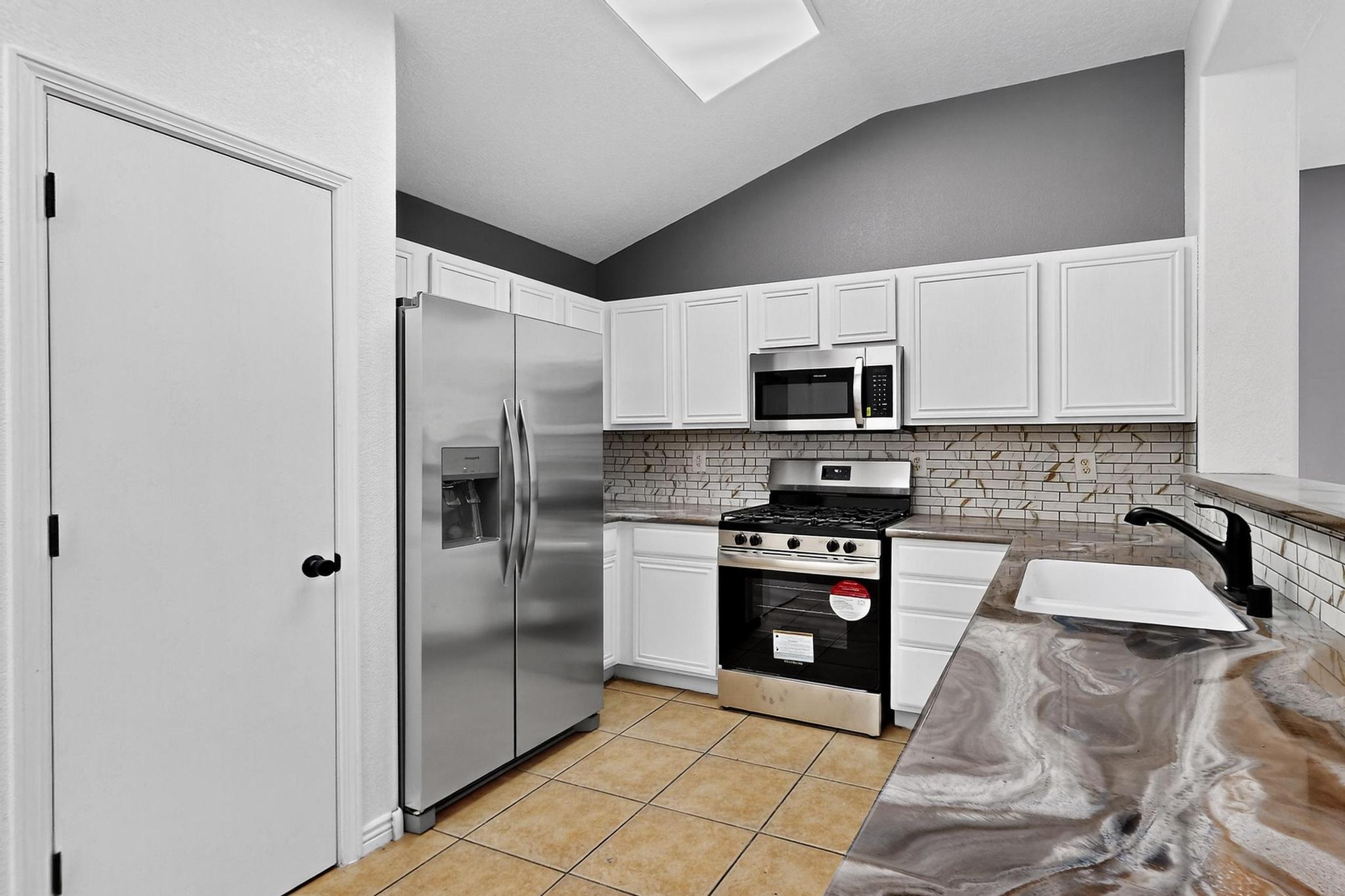 8409 GLYNVIEW Court NW