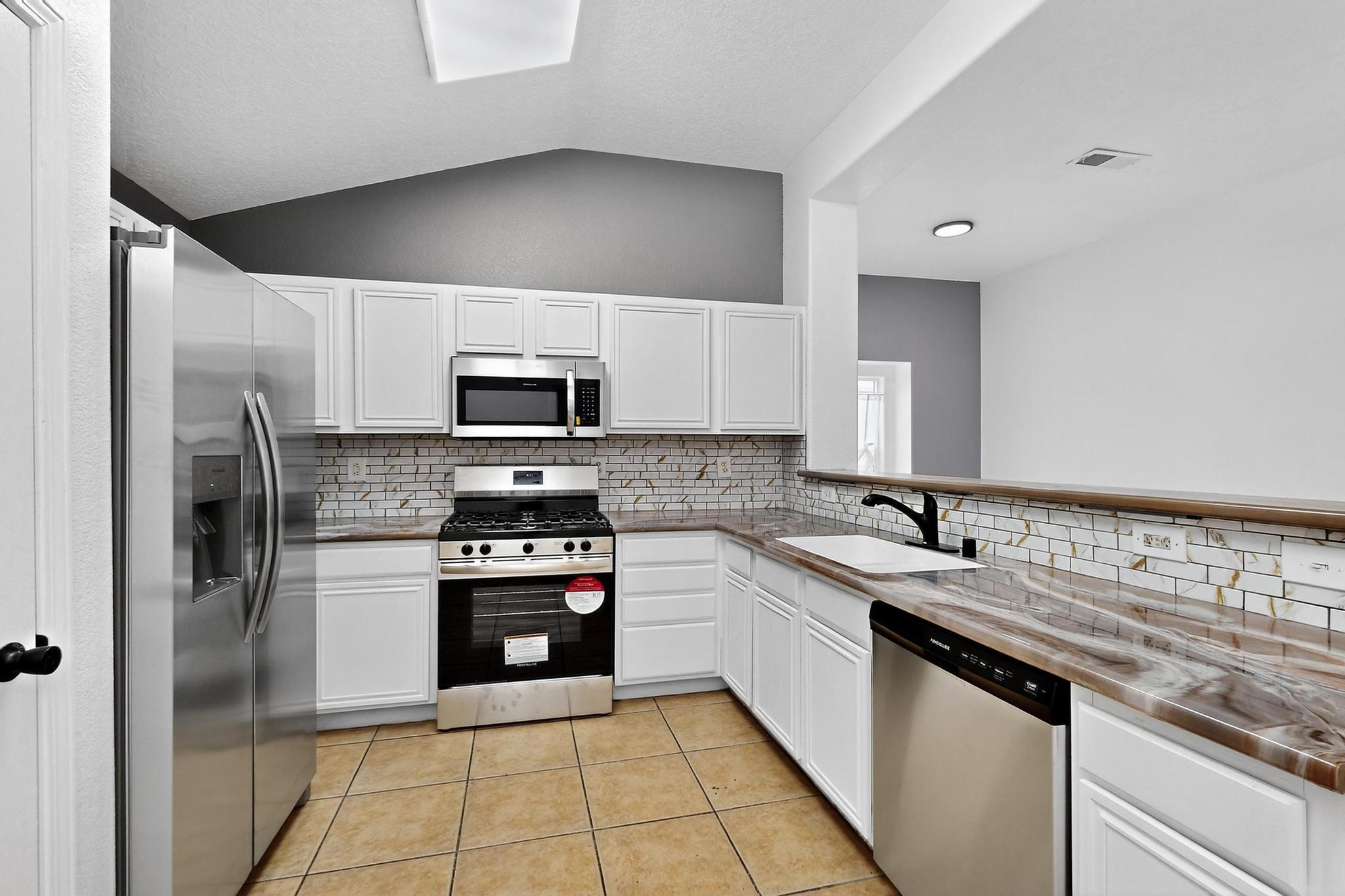 8409 GLYNVIEW Court NW