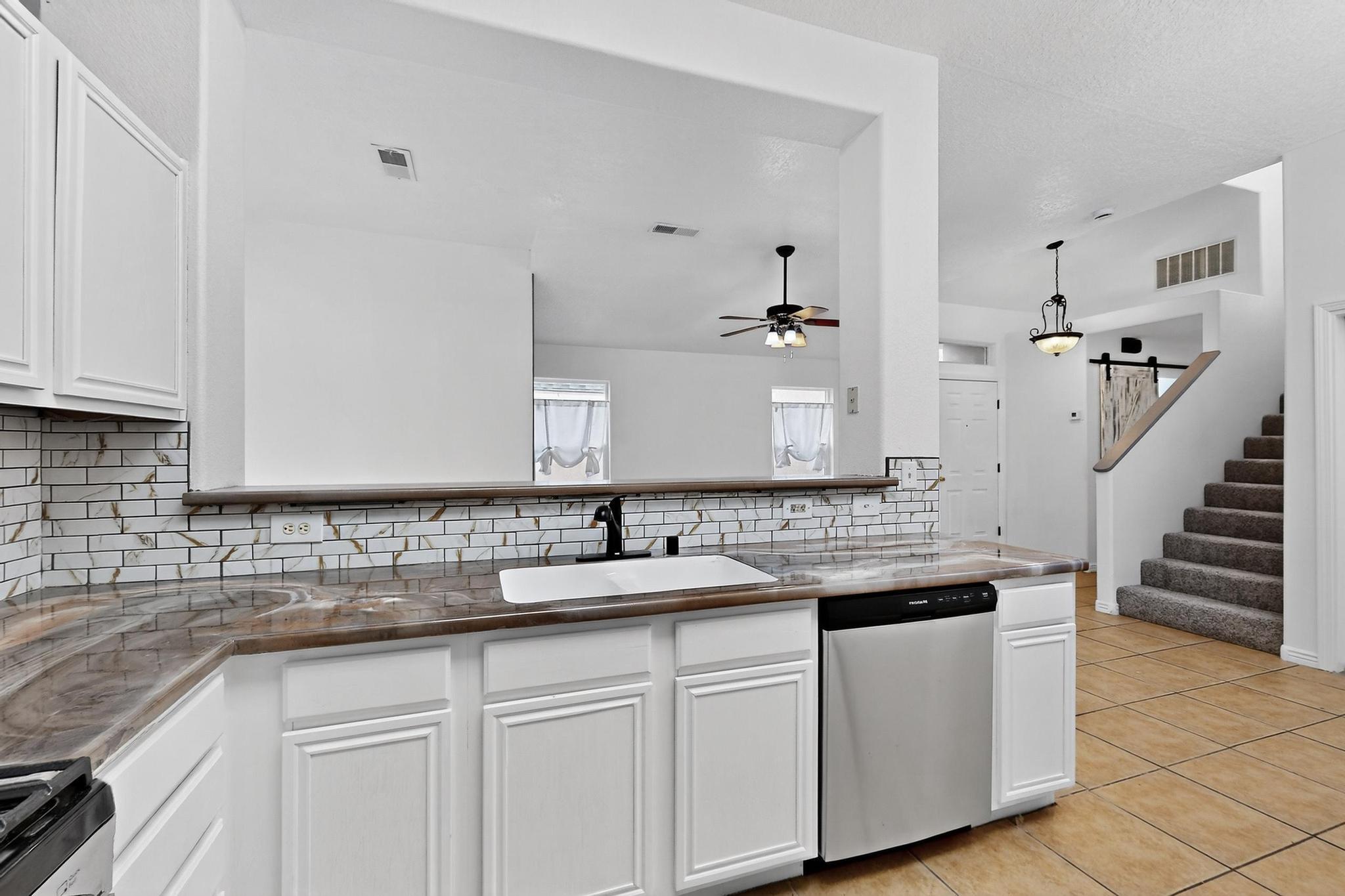 8409 GLYNVIEW Court NW