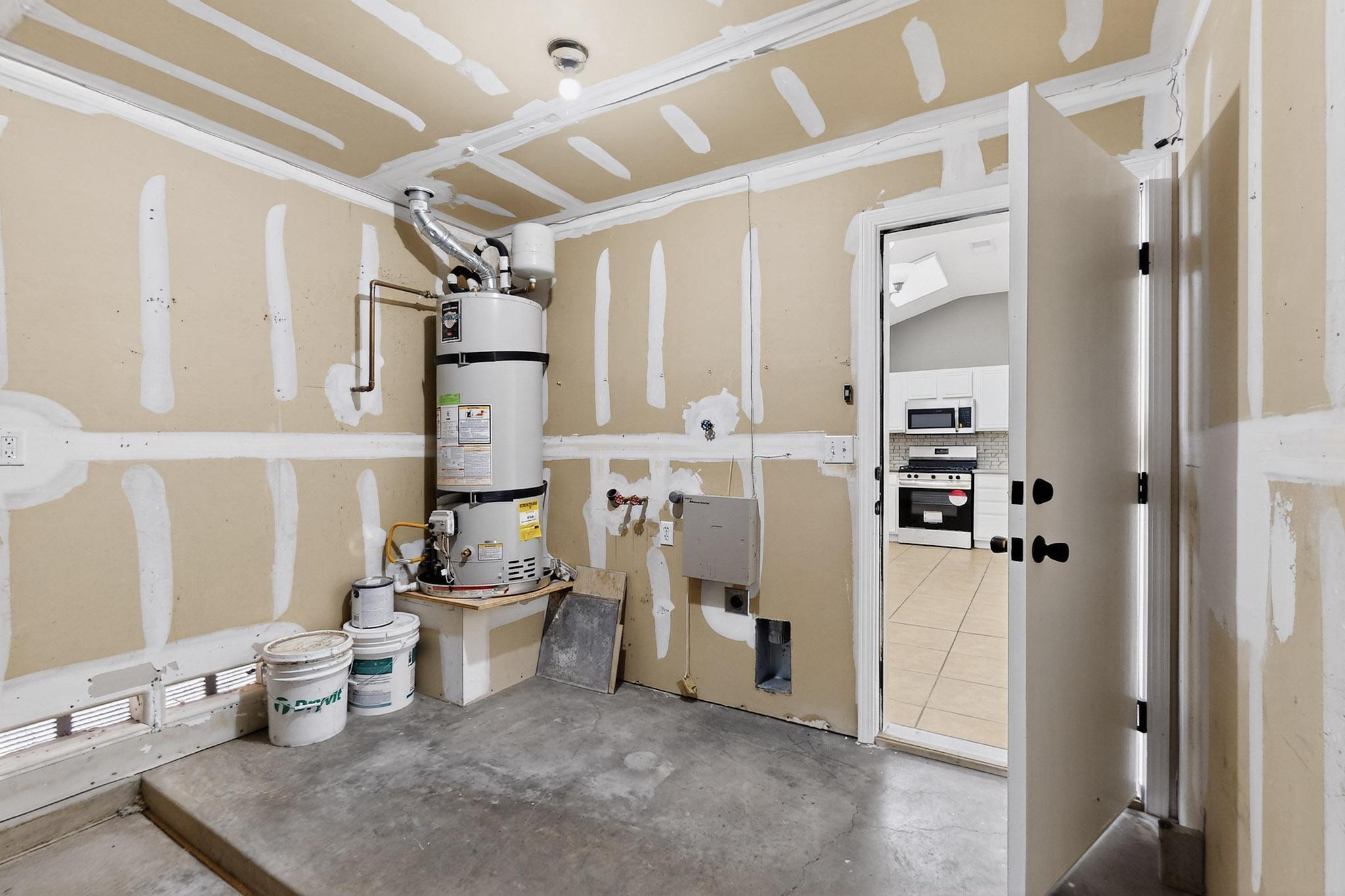 8409 GLYNVIEW Court NW