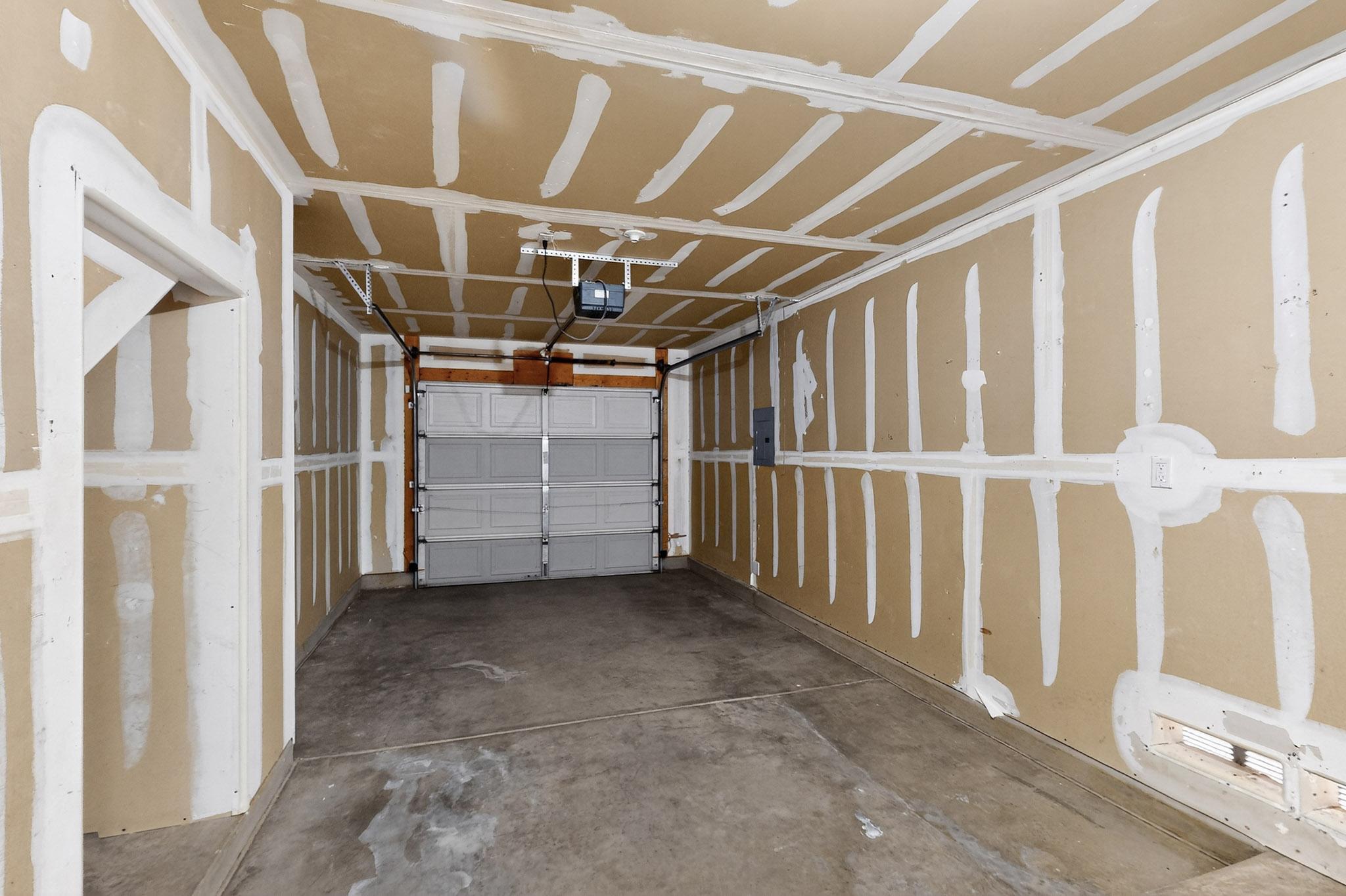 8409 GLYNVIEW Court NW