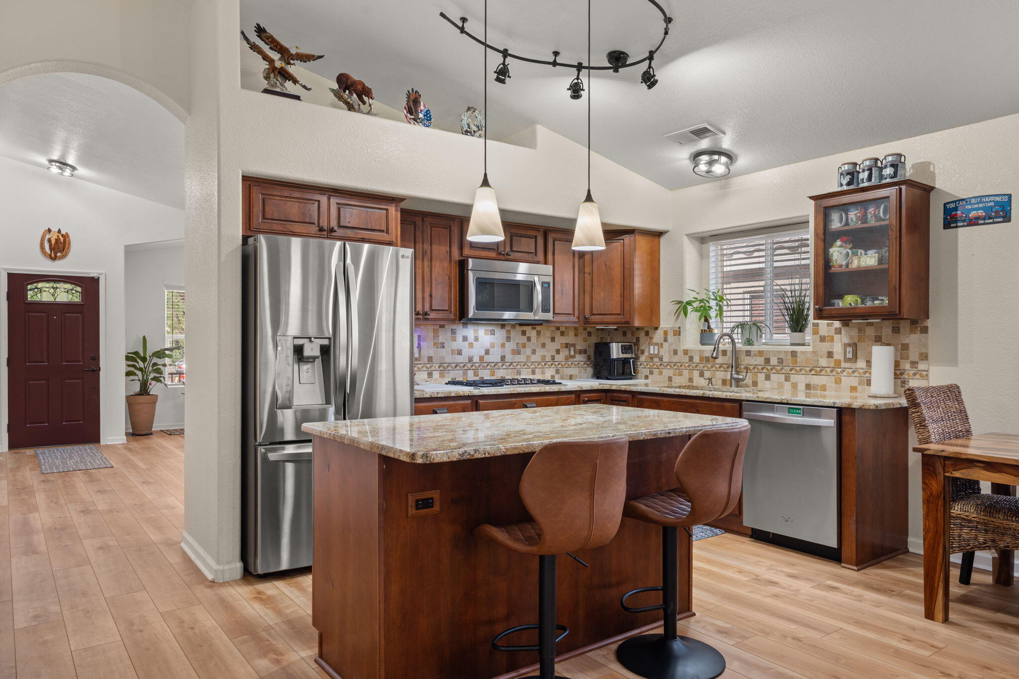 6020 LEGENDS Avenue NW