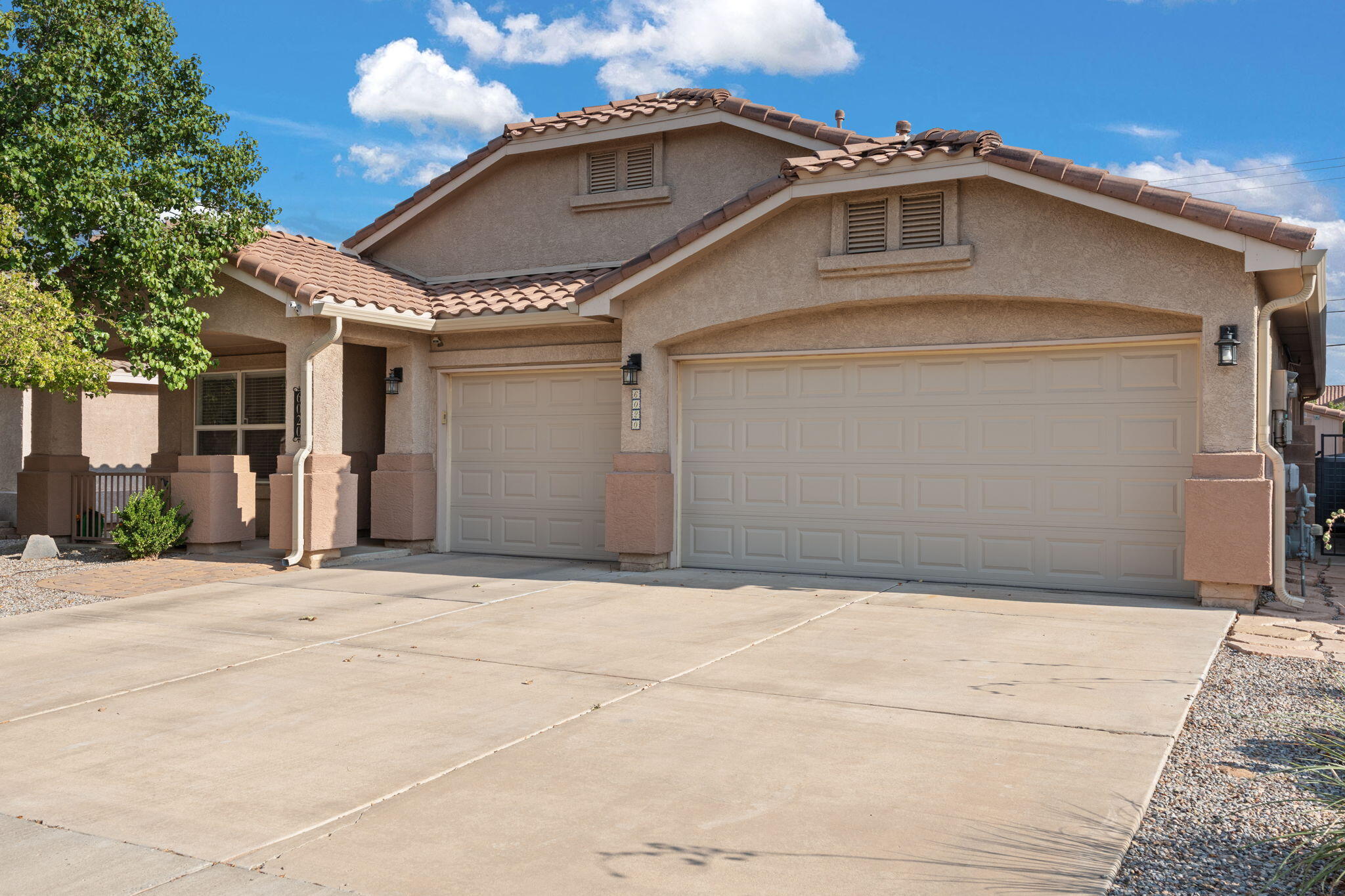 6020 LEGENDS Avenue NW