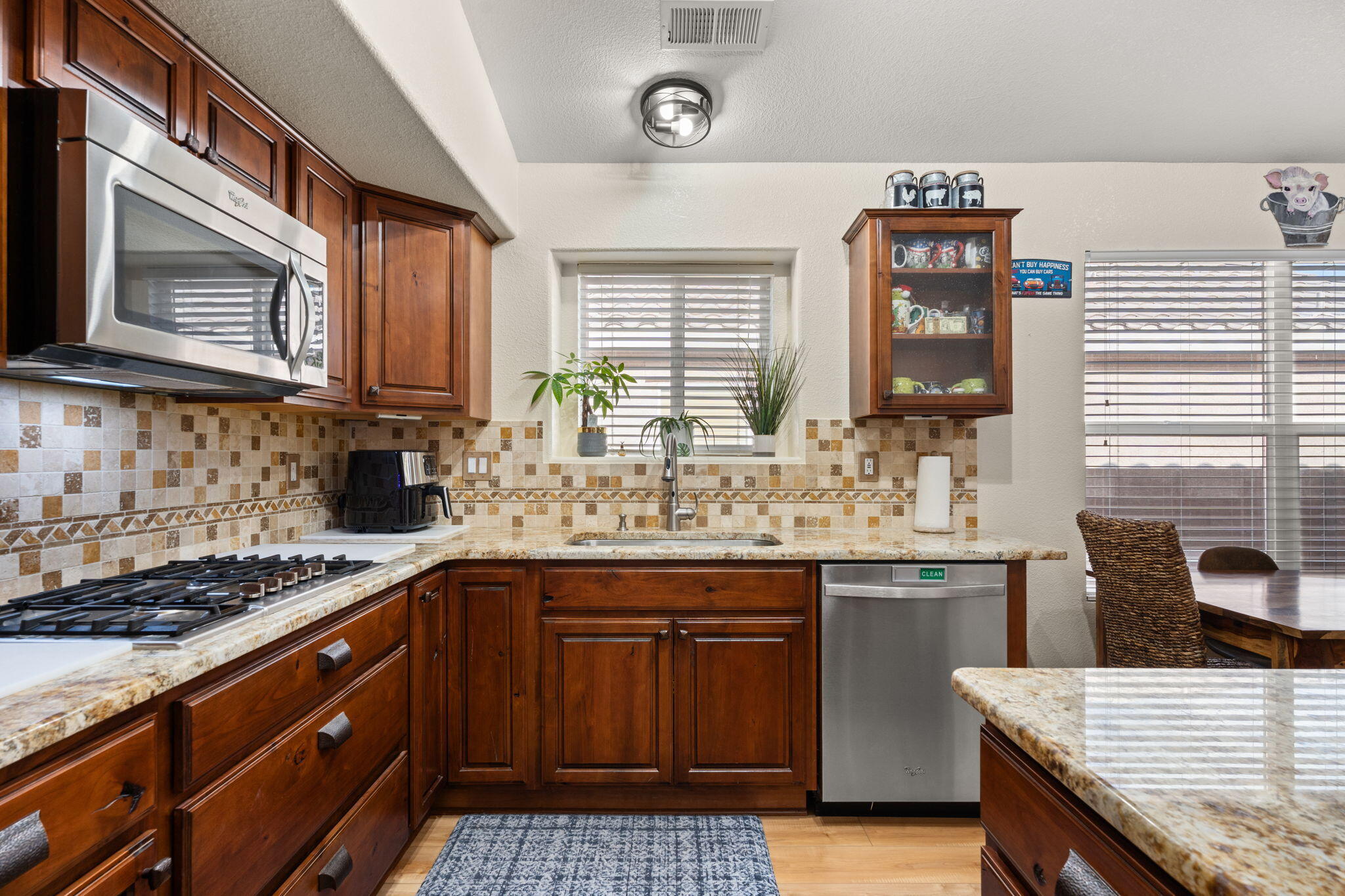 6020 LEGENDS Avenue NW