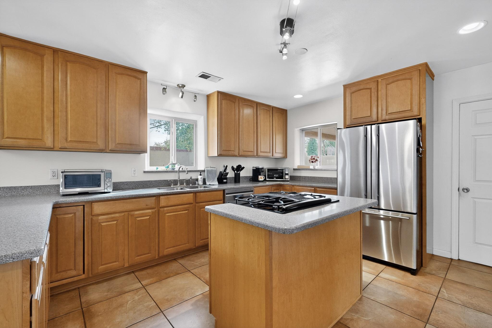 3600 LA HACIENDA Drive NE