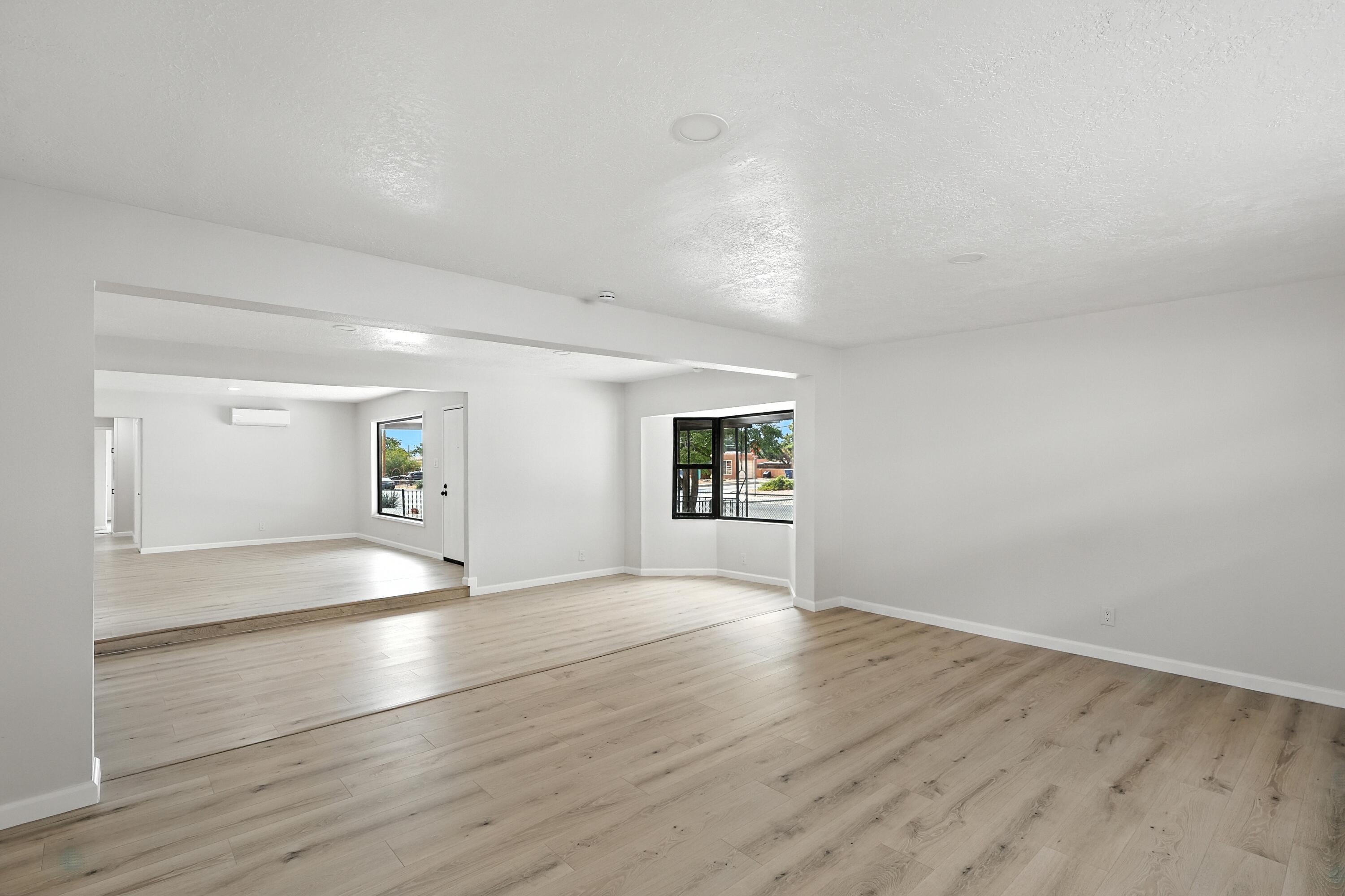 8004 HANNETT Avenue NE