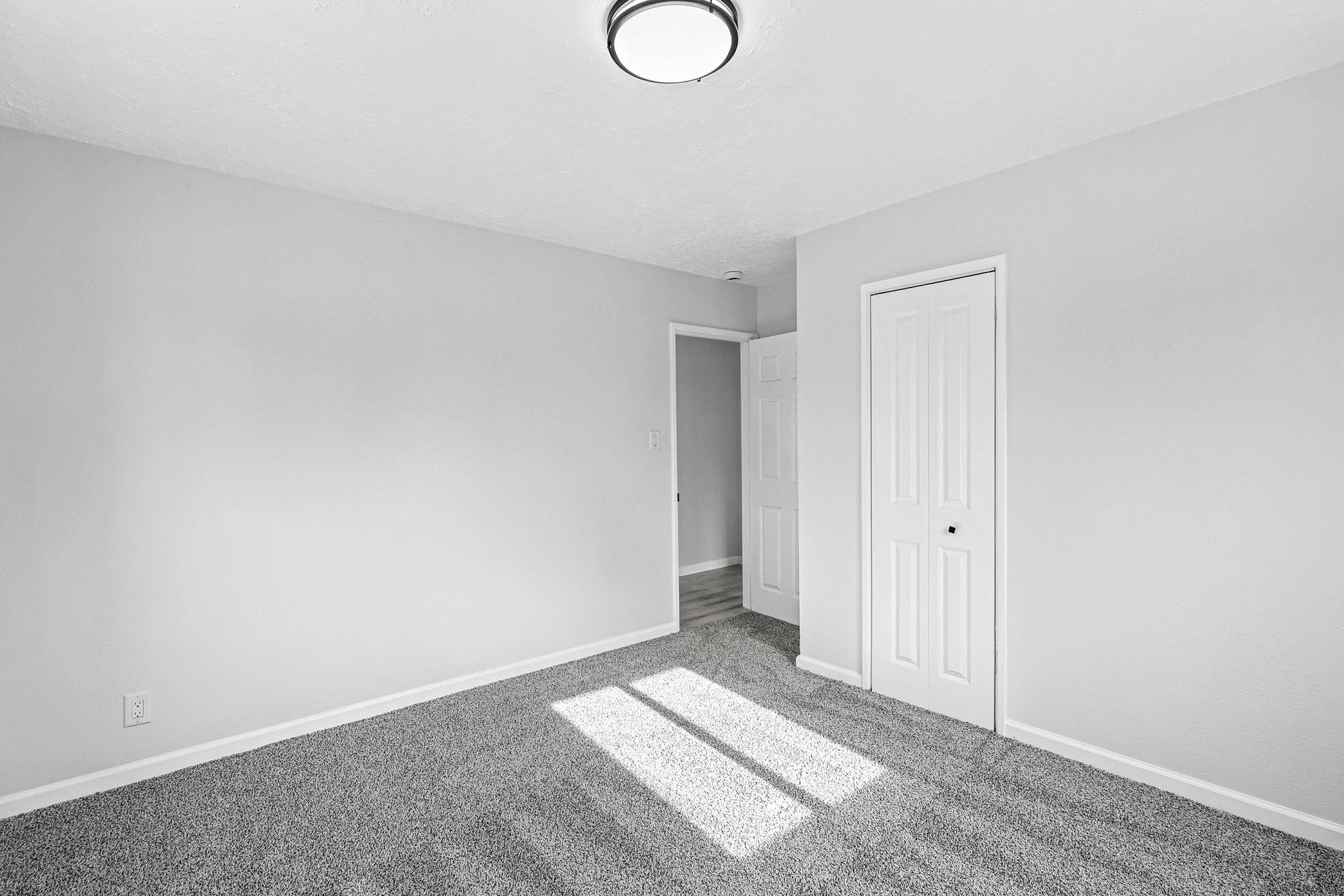 8004 HANNETT Avenue NE