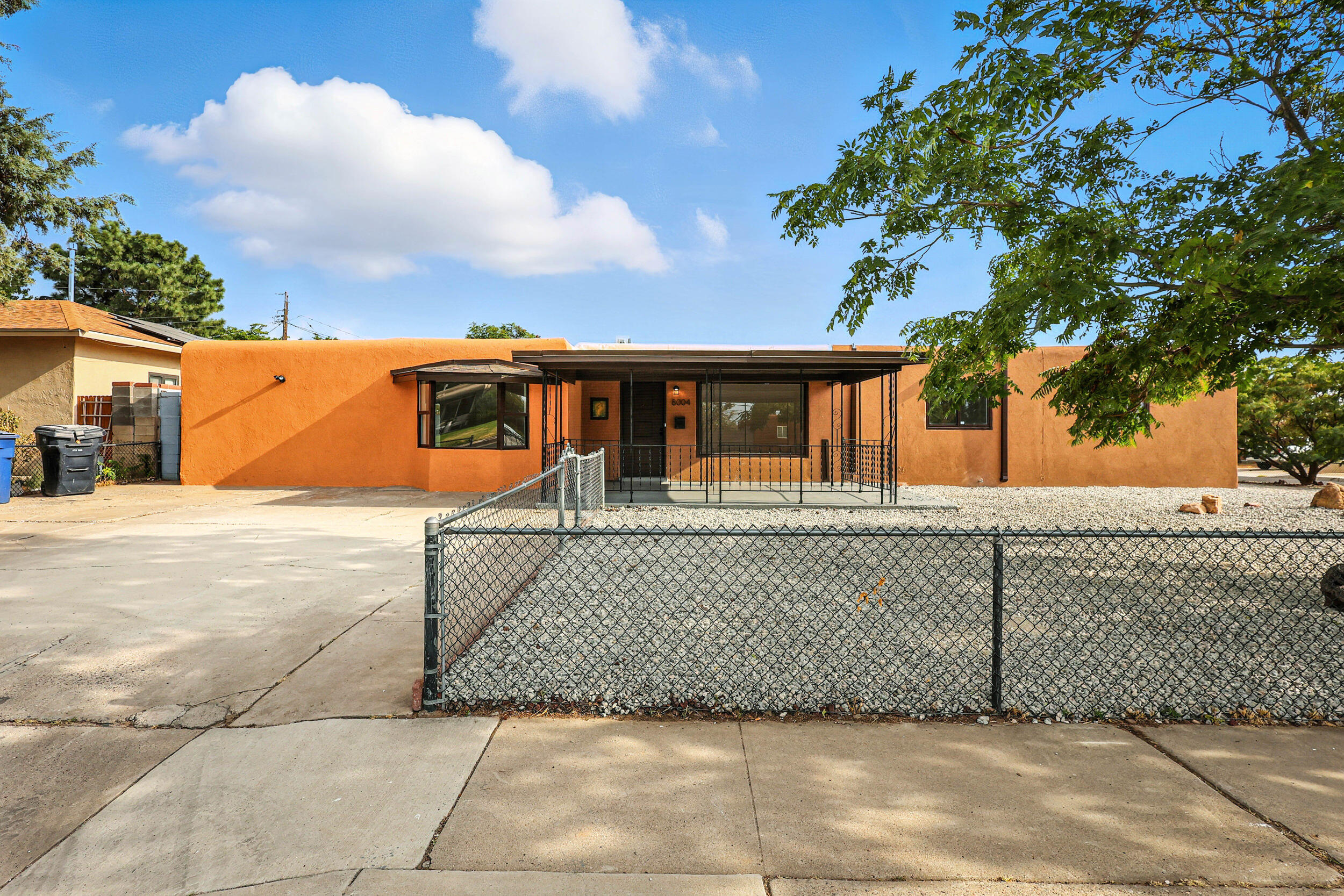 8004 HANNETT Avenue NE