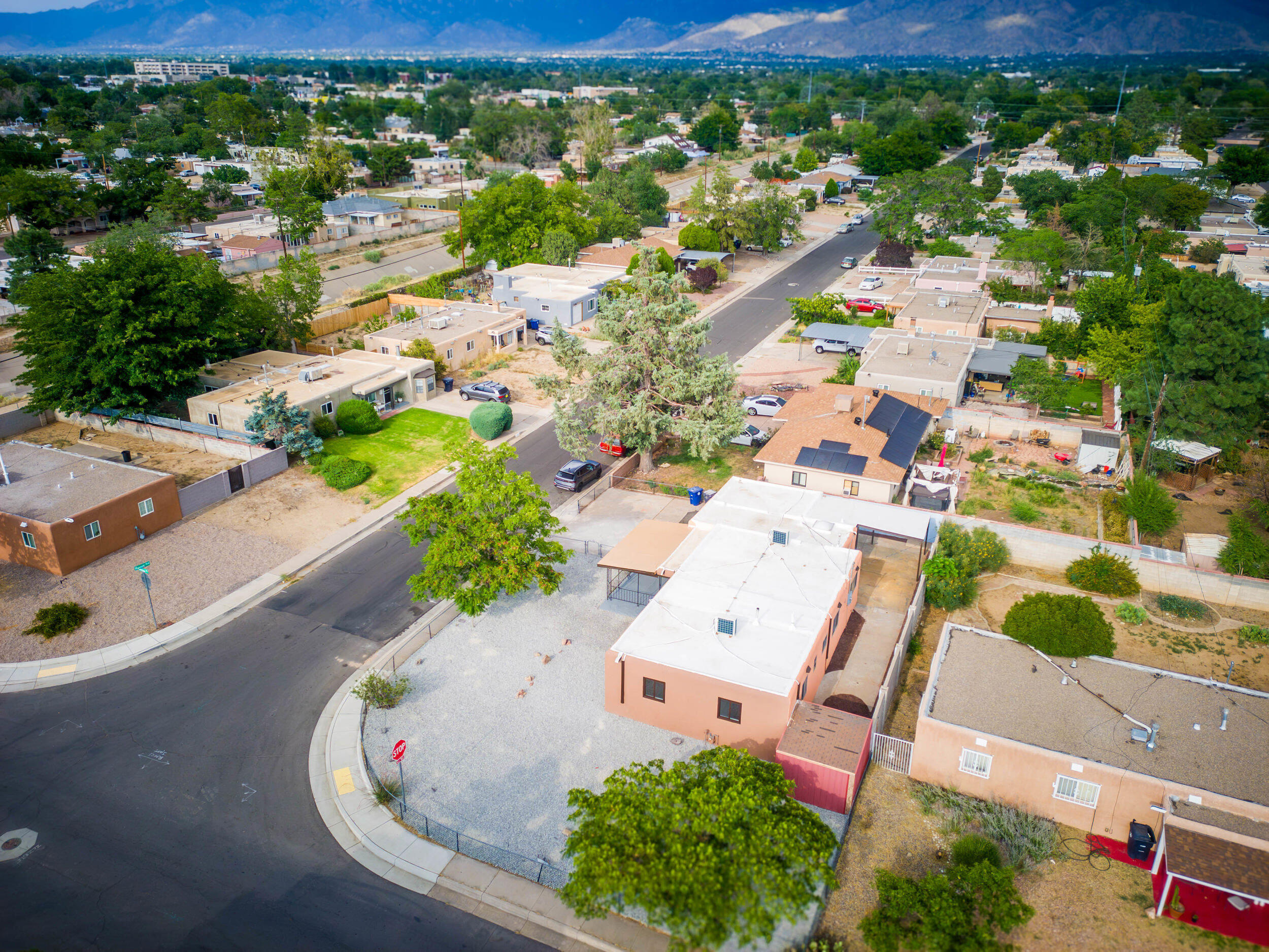 8004 HANNETT Avenue NE