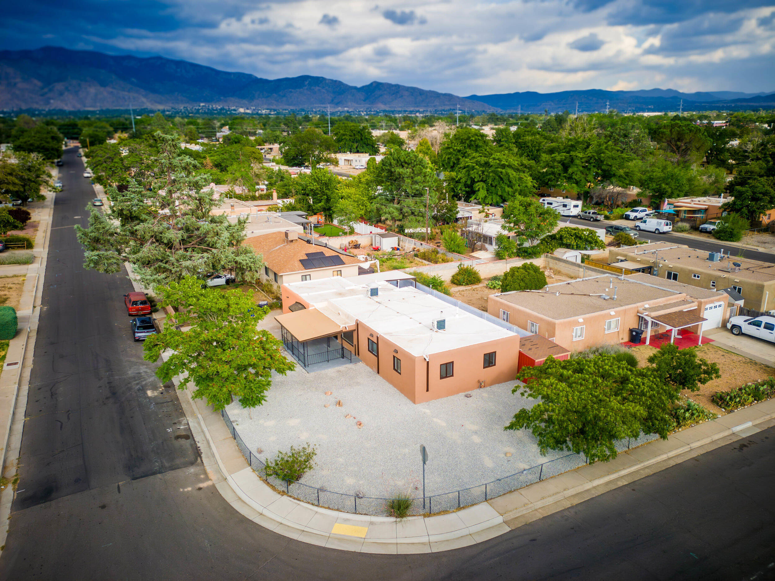 8004 HANNETT Avenue NE