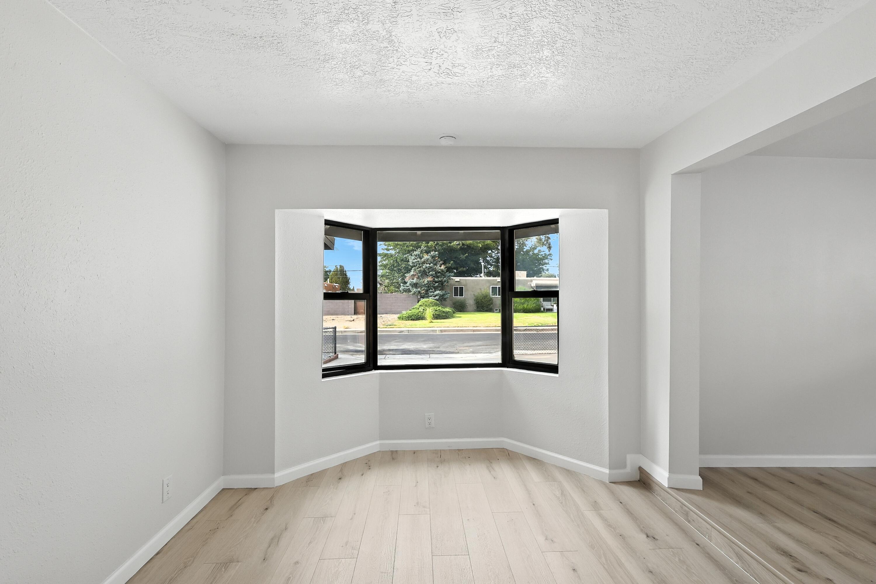 8004 HANNETT Avenue NE