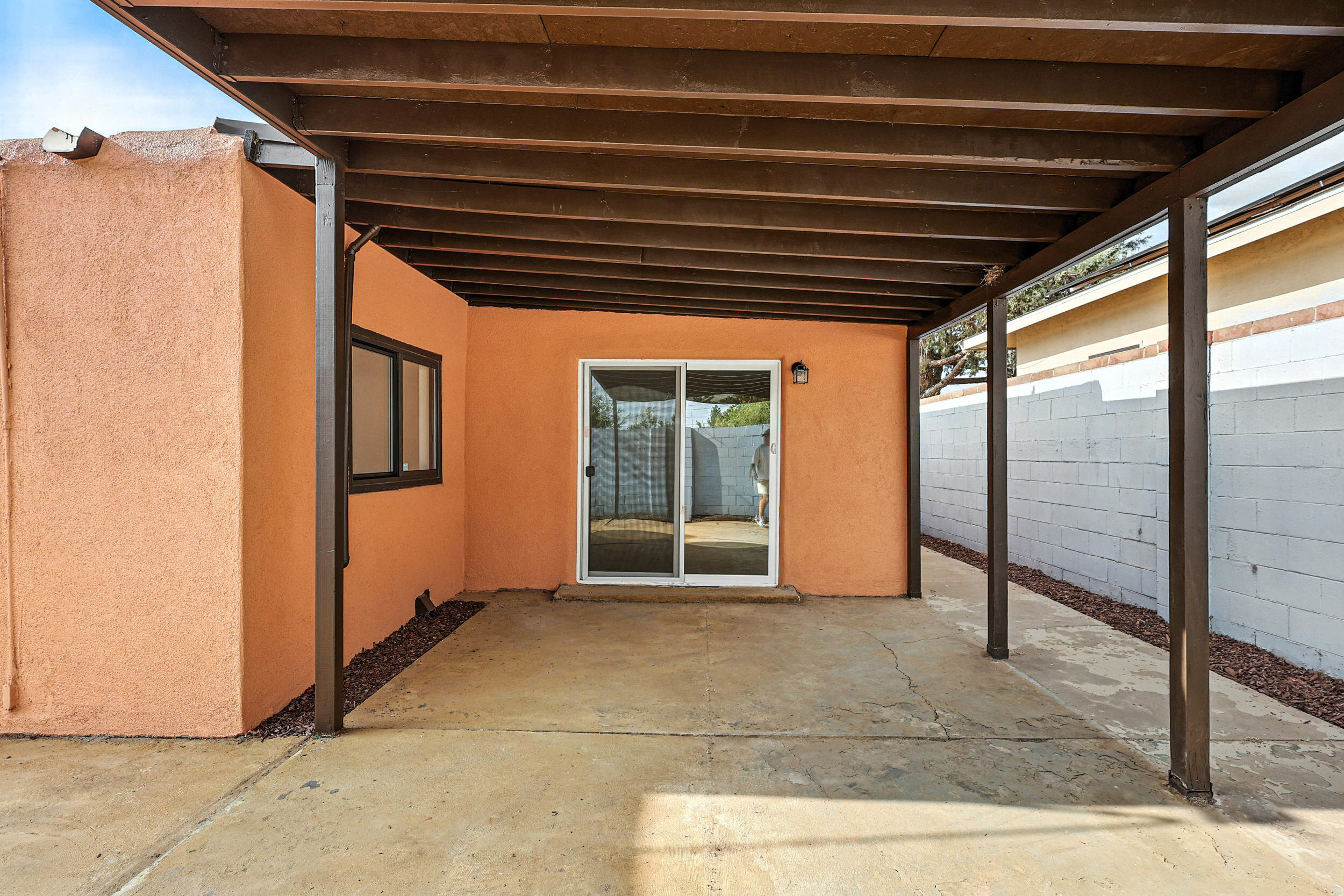 8004 HANNETT Avenue NE