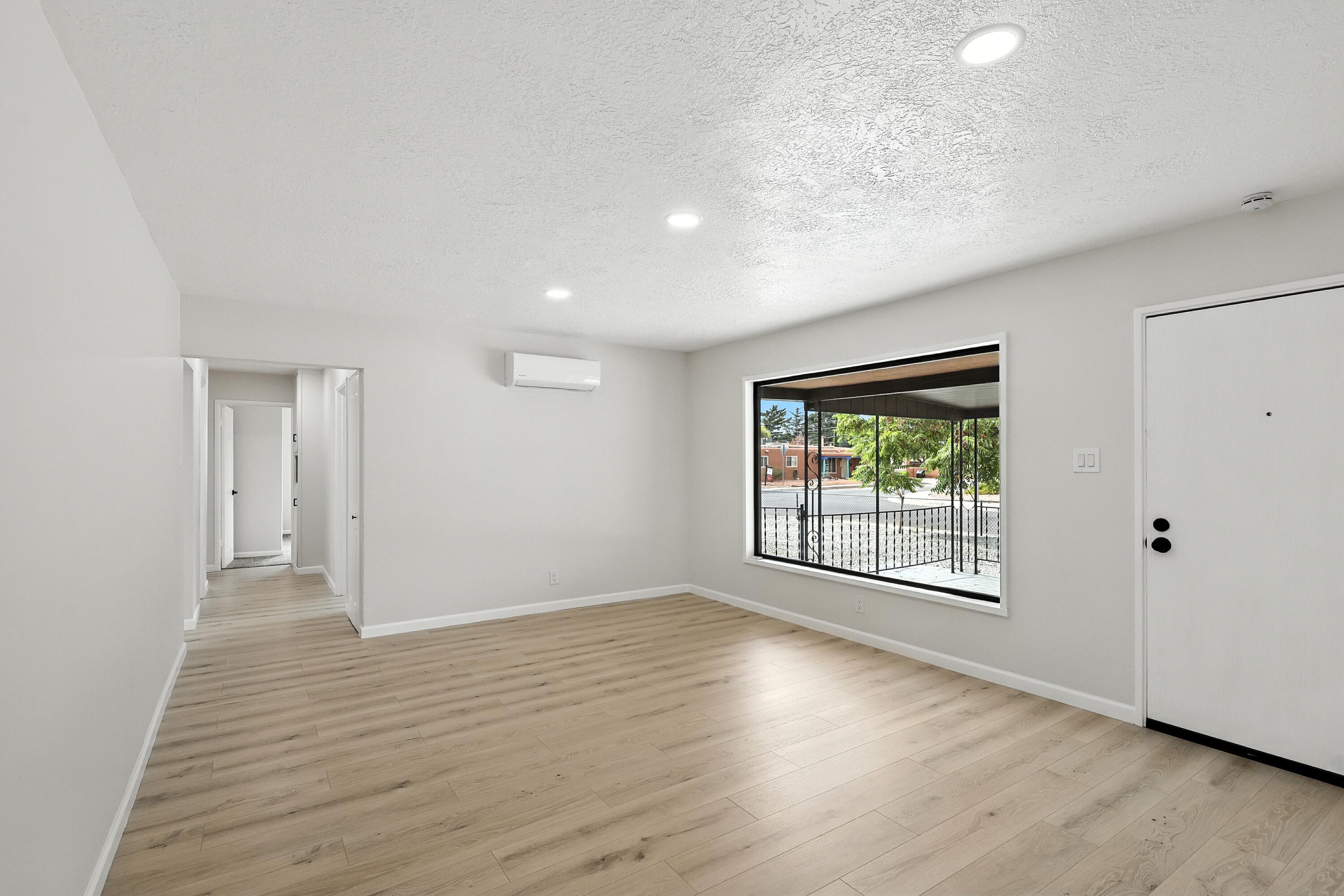 8004 HANNETT Avenue NE