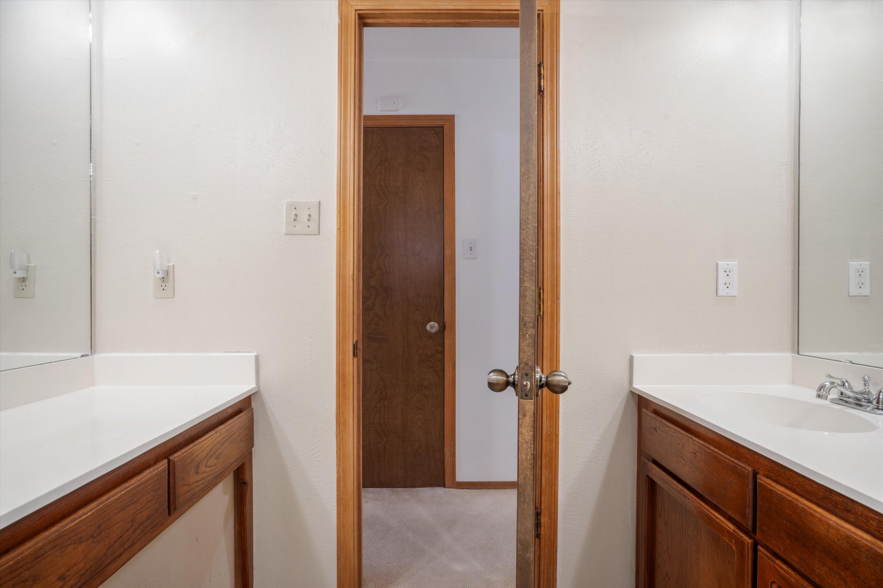 3719 Valerie Place NE