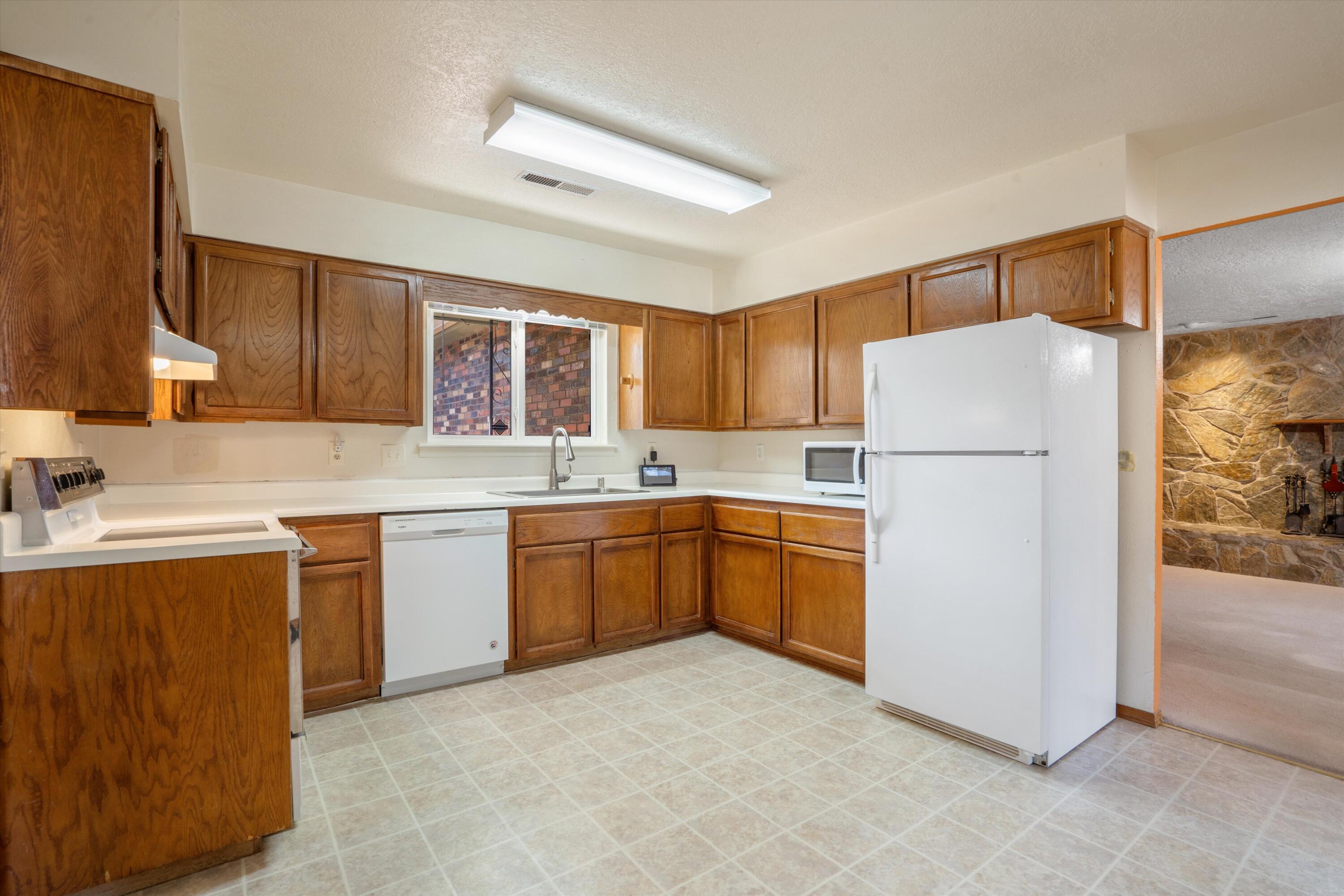 3719 Valerie Place NE