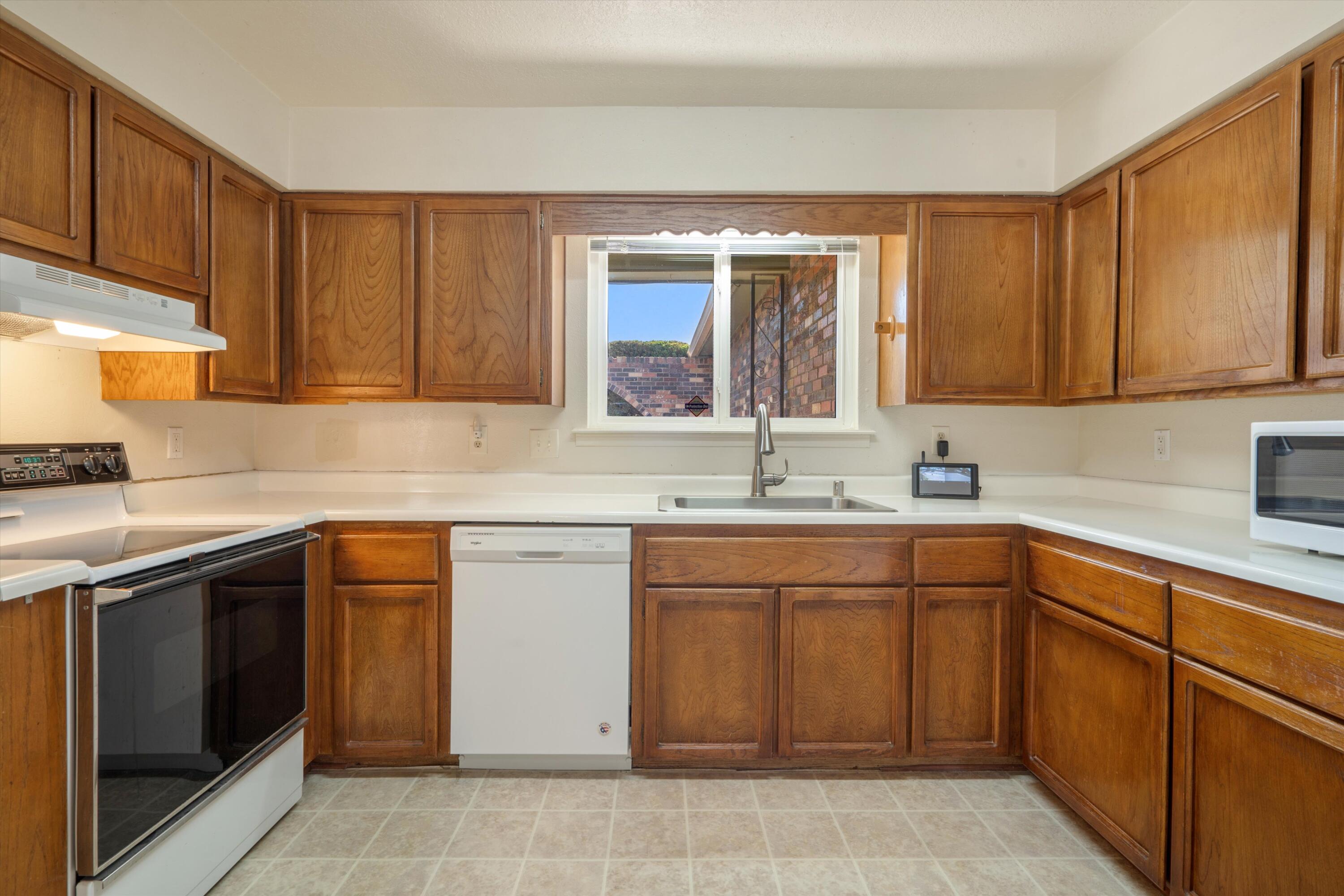 3719 Valerie Place NE