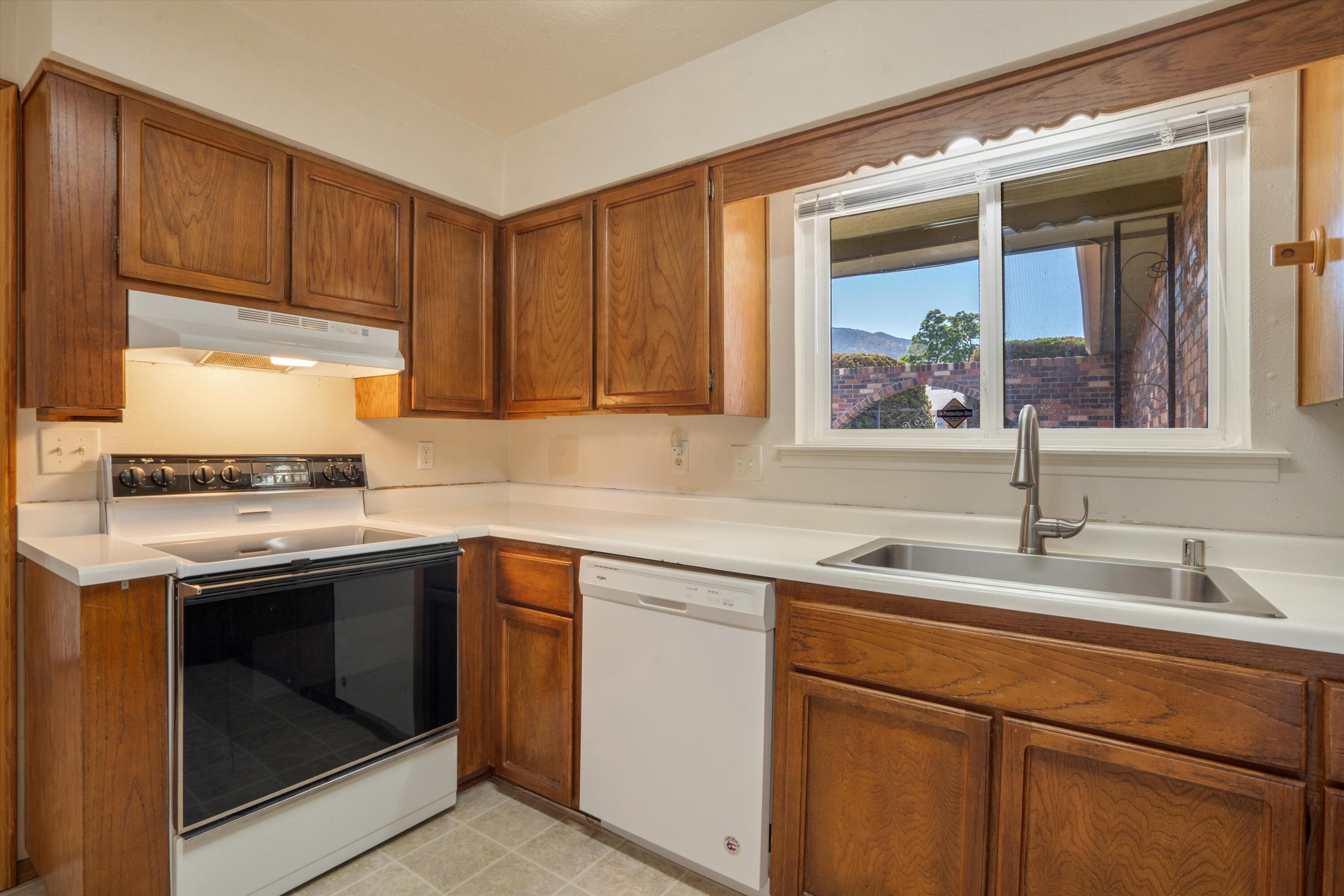 3719 Valerie Place NE