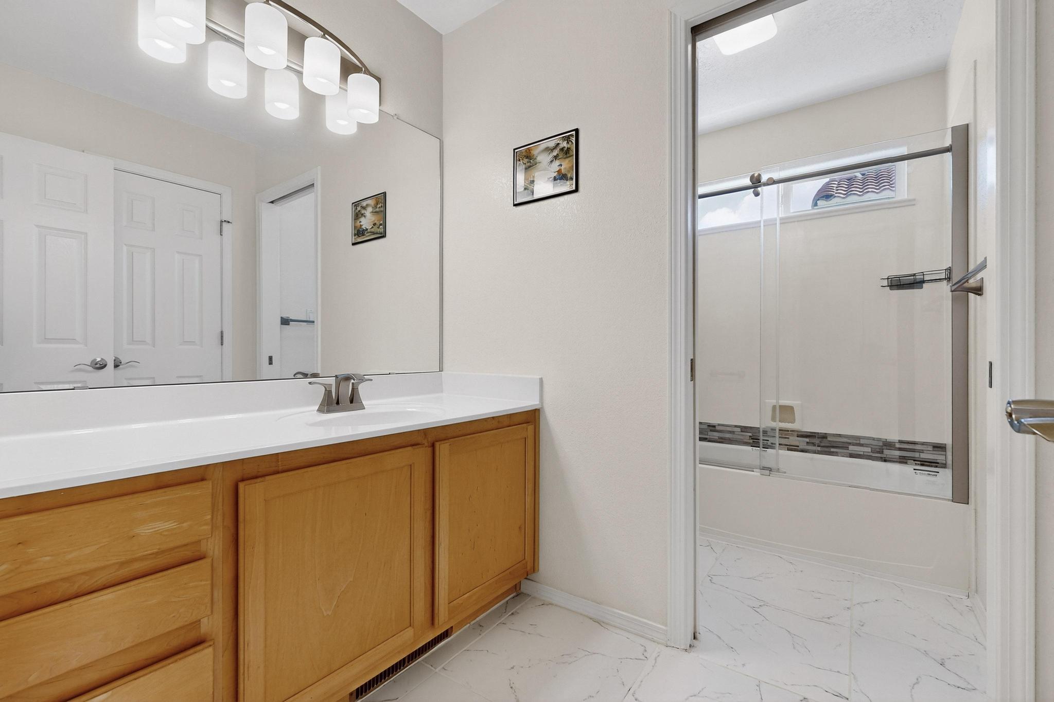 916 LOS PADRES Place SE