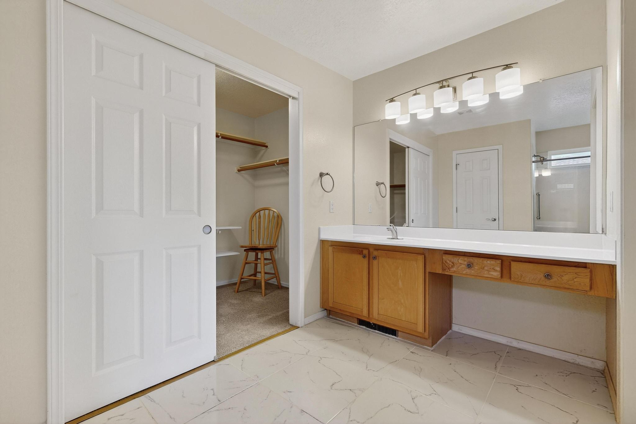 916 LOS PADRES Place SE