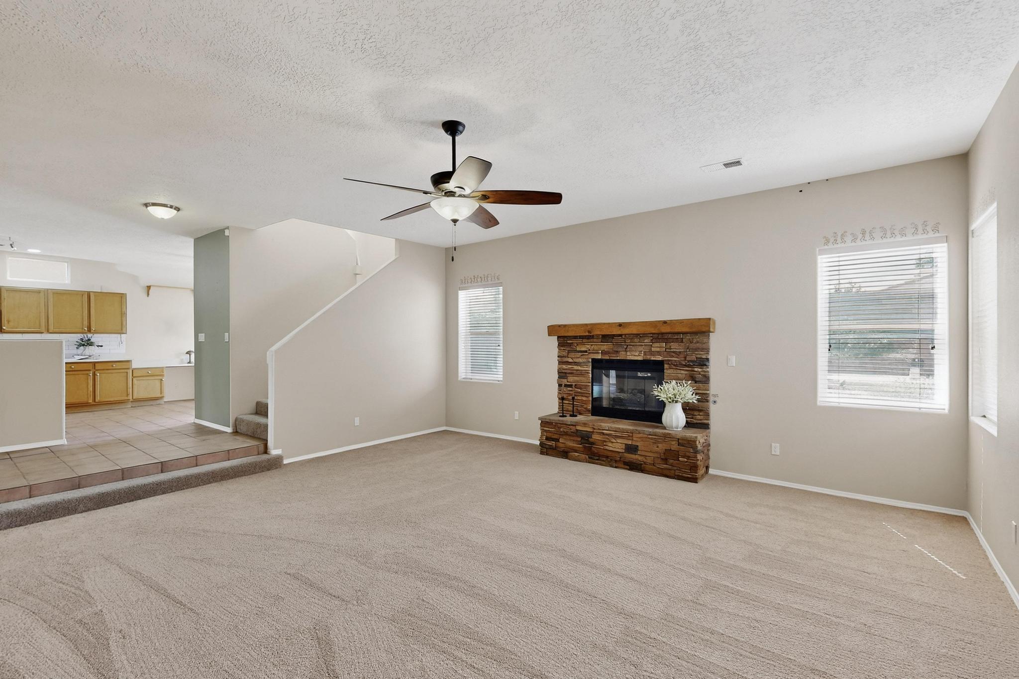 916 LOS PADRES Place SE