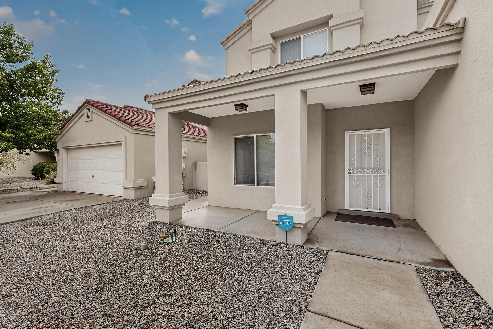 916 LOS PADRES Place SE