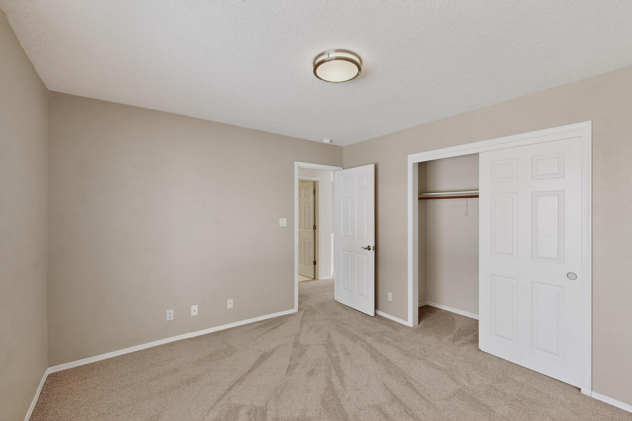 916 LOS PADRES Place SE