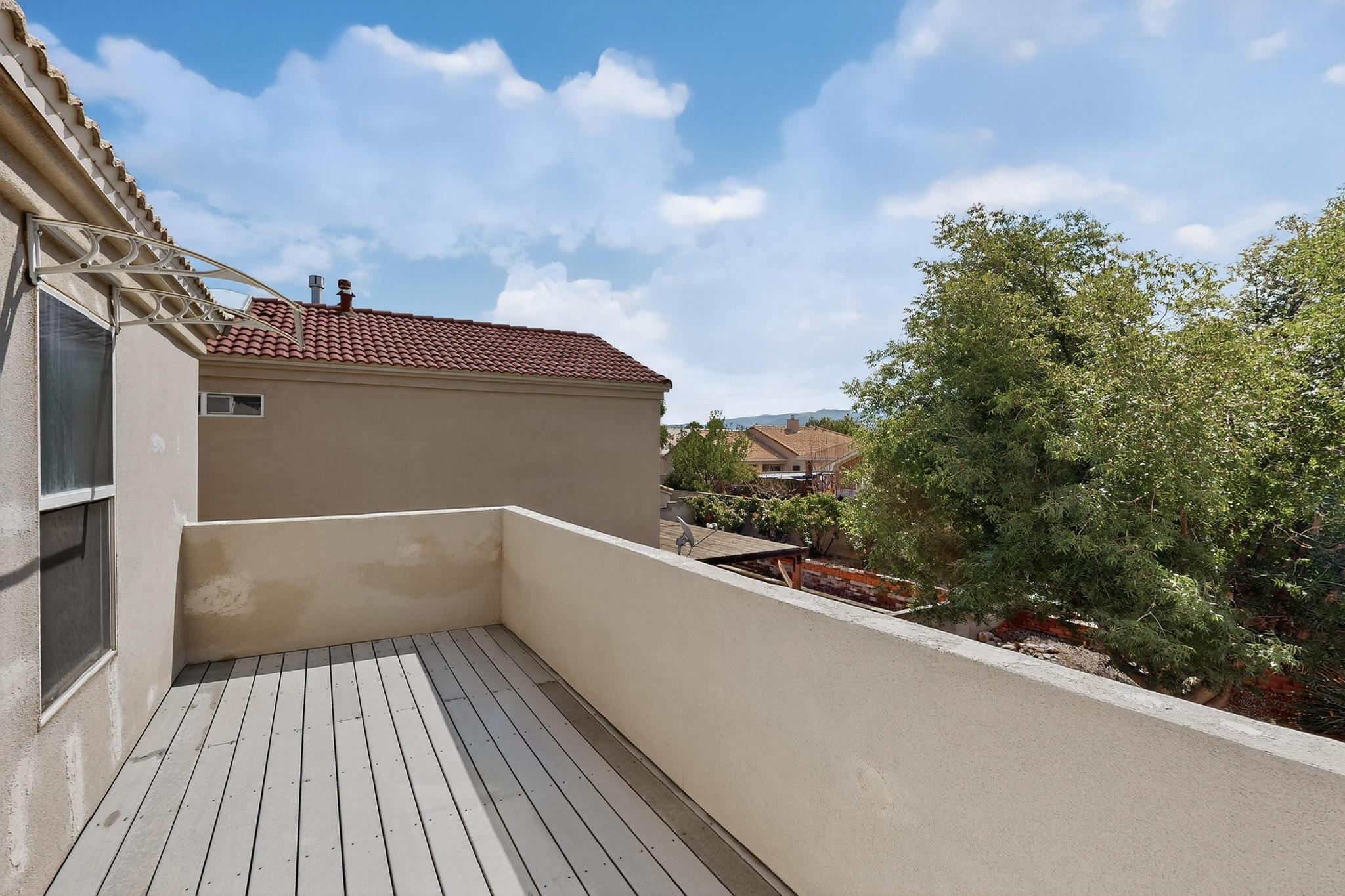 916 LOS PADRES Place SE