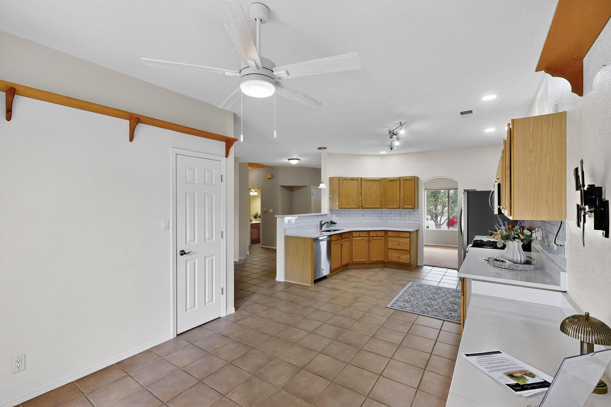 916 LOS PADRES Place SE