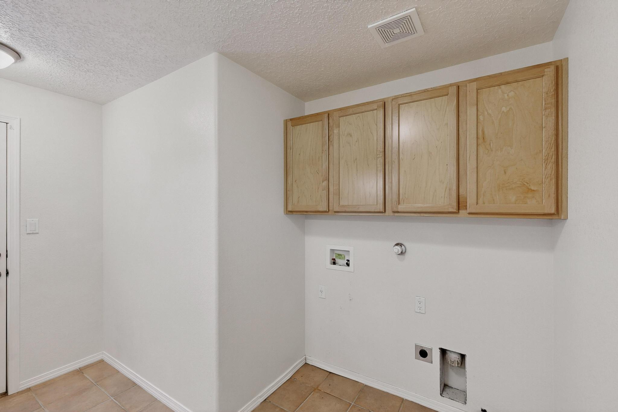 916 LOS PADRES Place SE