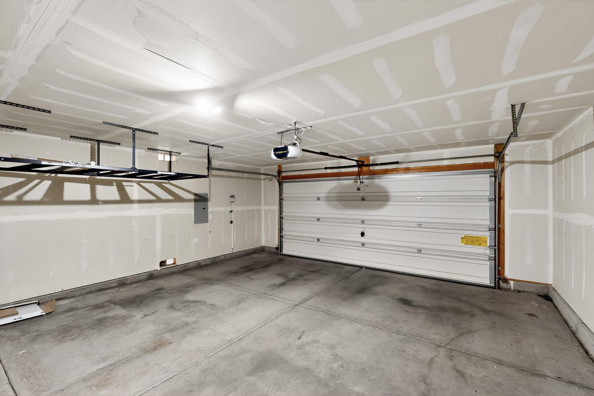 916 LOS PADRES Place SE