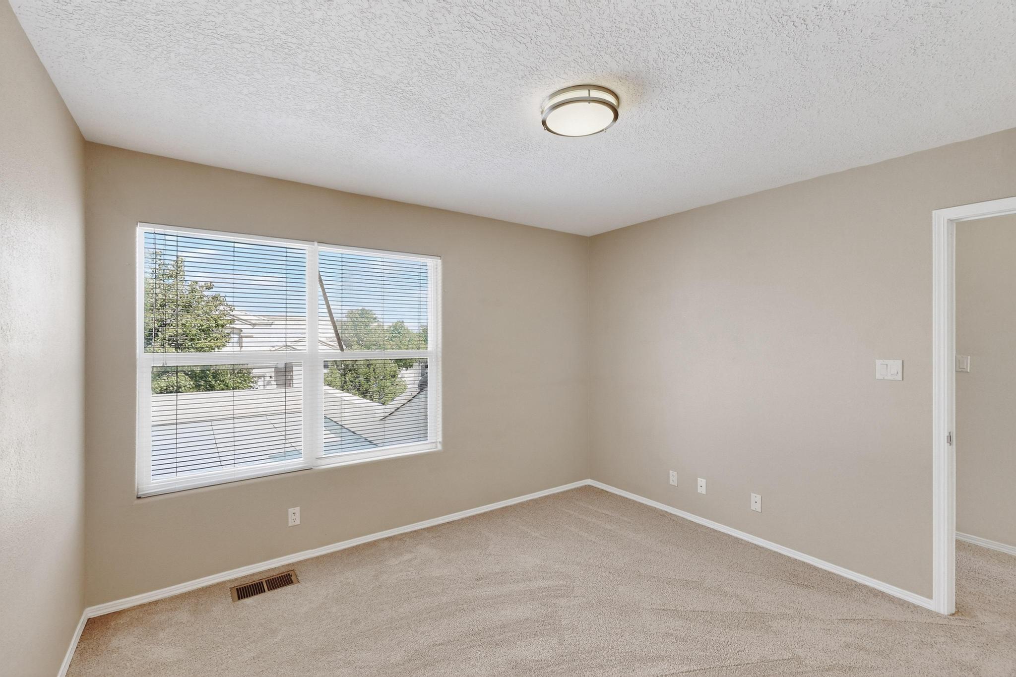 916 LOS PADRES Place SE