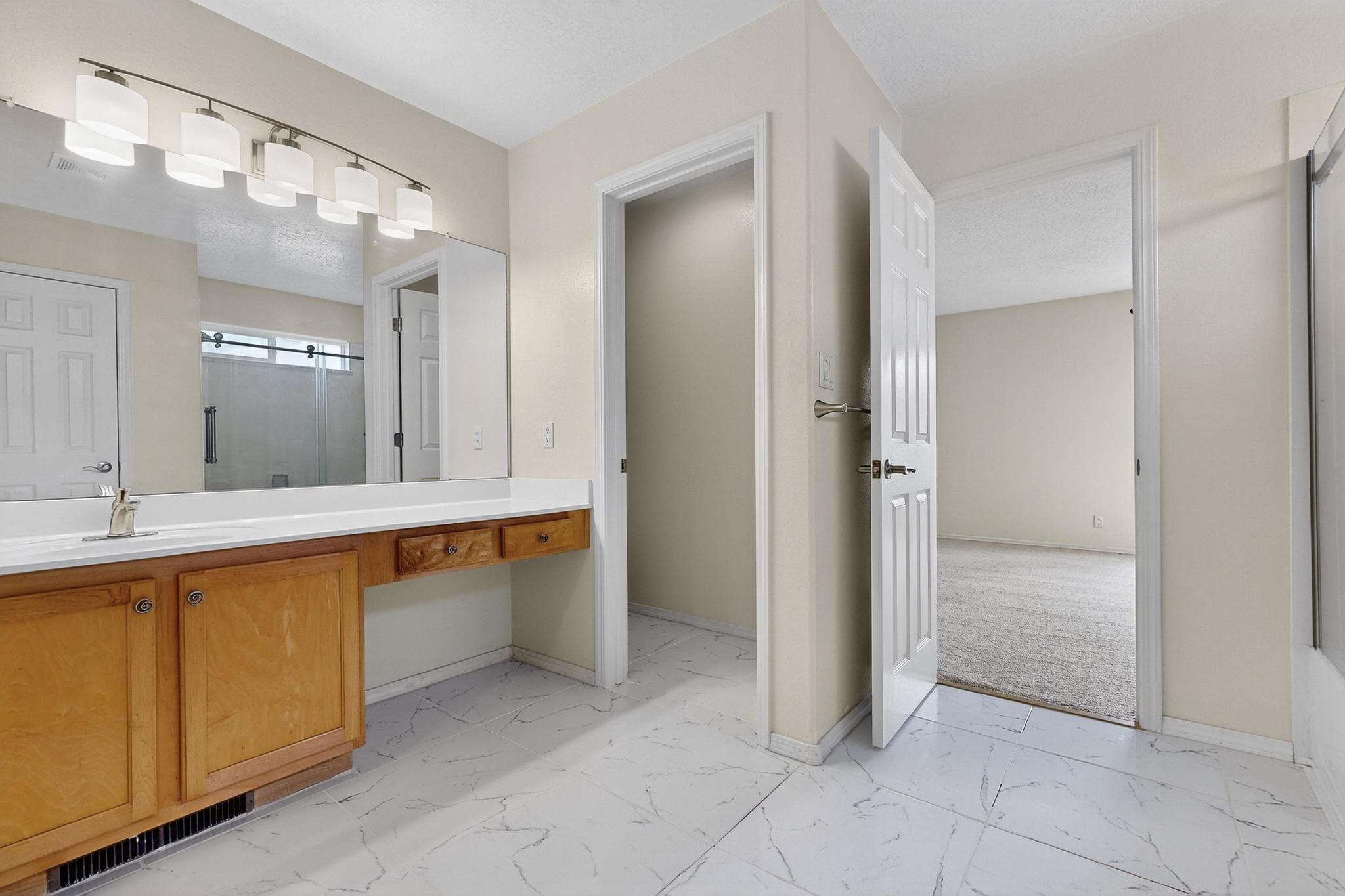 916 LOS PADRES Place SE